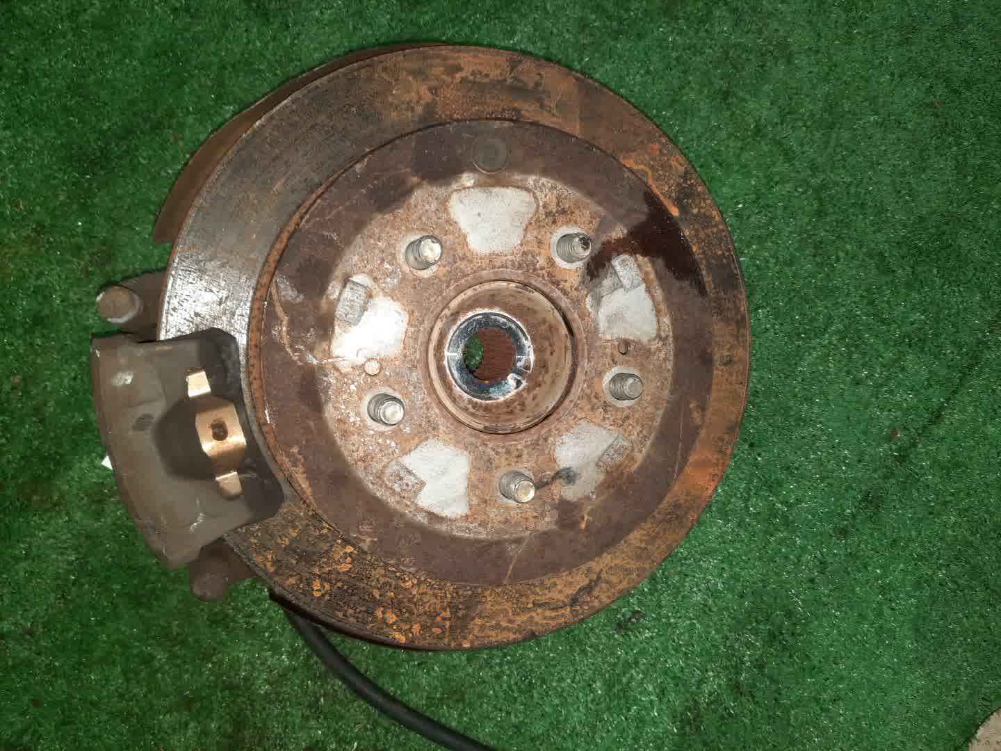 Ступица левая задняя MITSUBISHI GRANDIS NA4W 4G69 1 ракурс