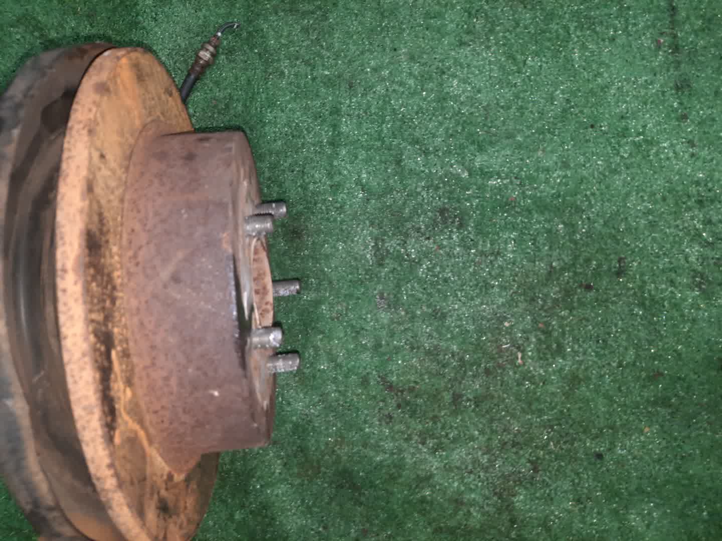 Ступица левая задняя MITSUBISHI GRANDIS NA4W 4G69 3 ракурс