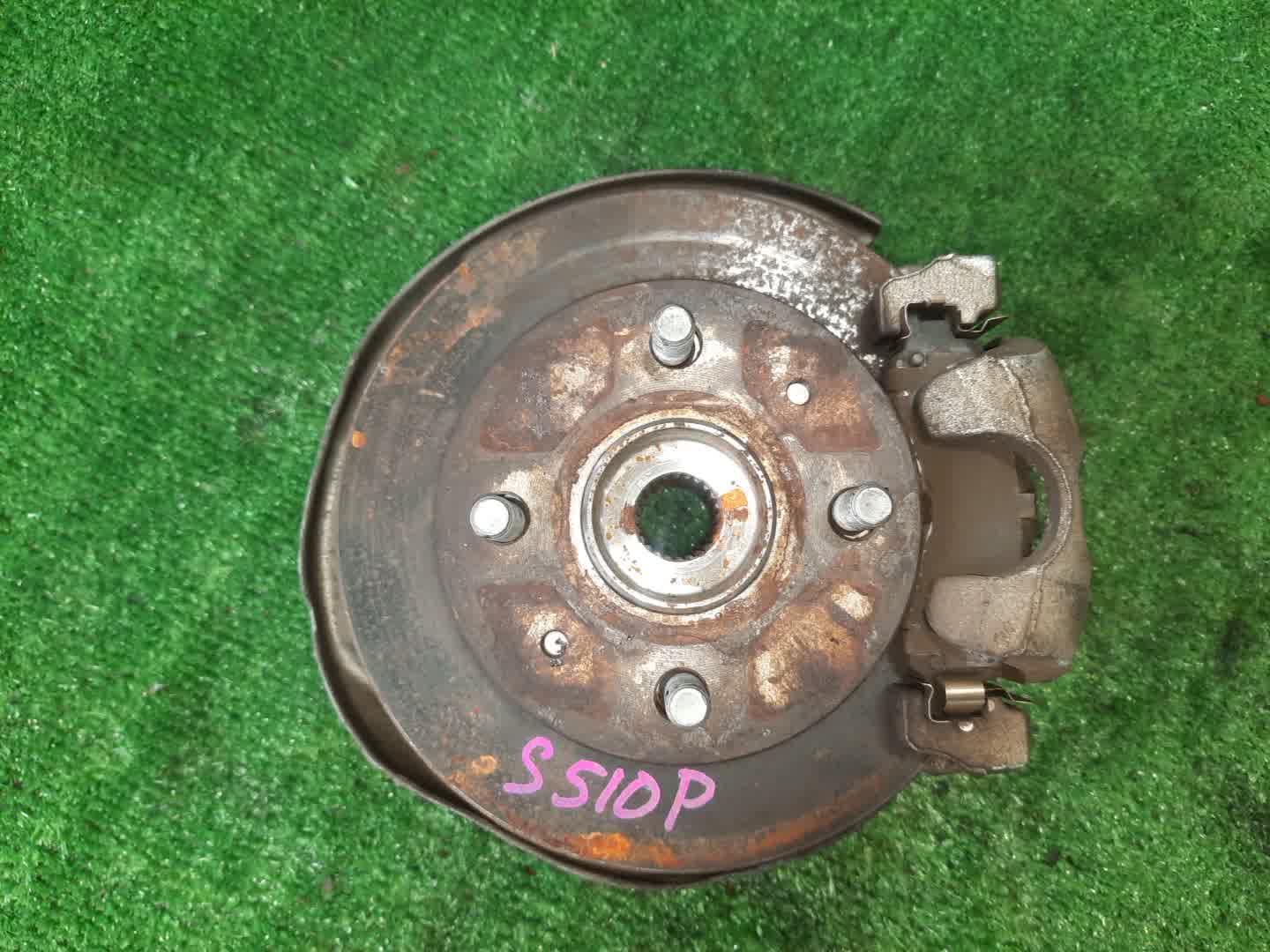 Ступица левая передняя DAIHATSU HIJET TRUCK, PIXIS TRUCK, SAMBAR TRUCK S510P, S510U, S510J KF 1 ракурс