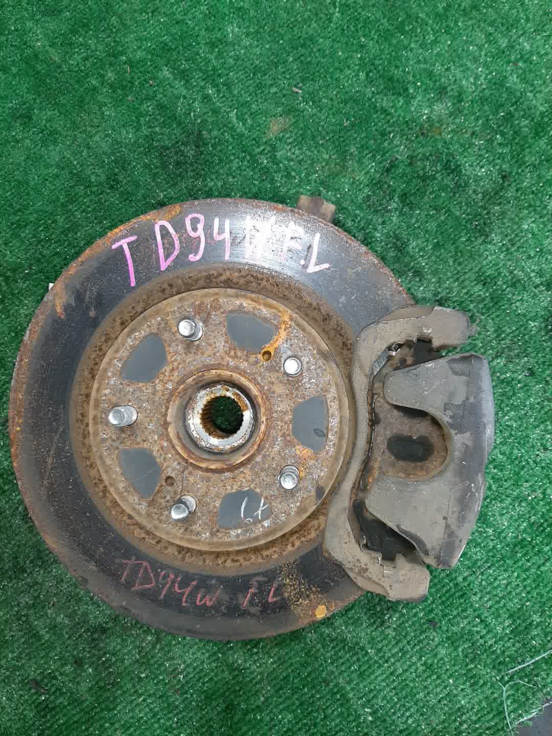 Ступица левая передняя  SUZUKI ESCUDO TA74W, TDB4W, TD94W, TD54W, TDA4W M16A, N32A, H27A, J20A, J24B 1 ракурс