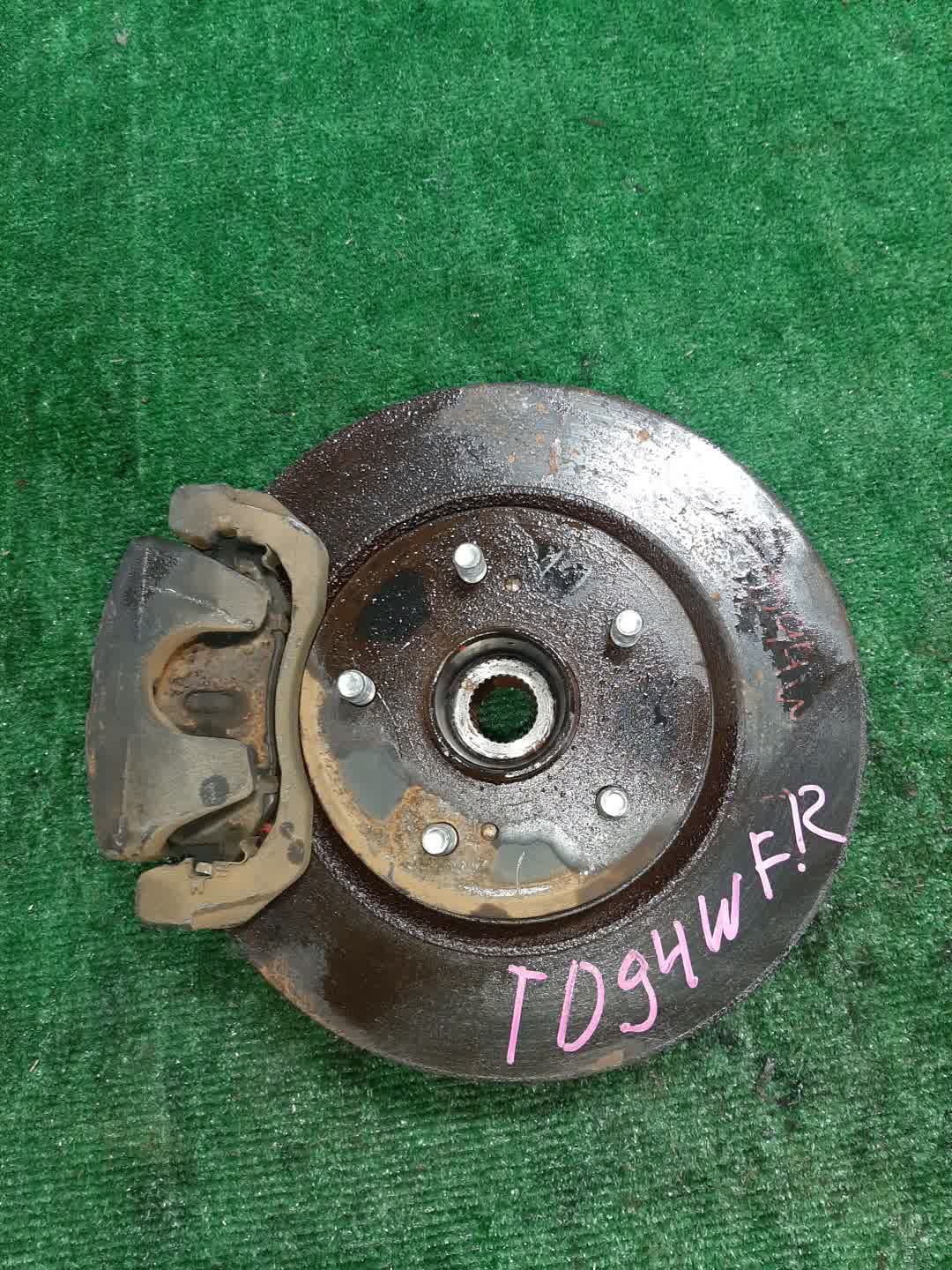 Ступица правая передняя  SUZUKI ESCUDO TA74W, TDB4W, TD94W, TD54W, TDA4W M16A, N32A, H27A, J20A, J24B 1 ракурс