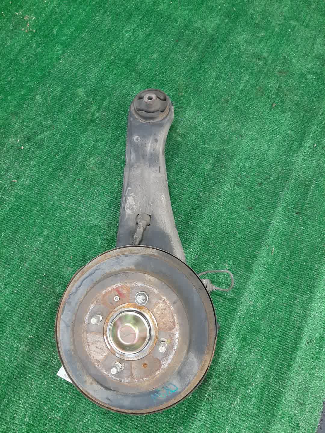 Ступица левая задняя MITSUBISHI DION CR6W, CR9W, CR5W 4G94, 4G63, 4G93T 1 ракурс