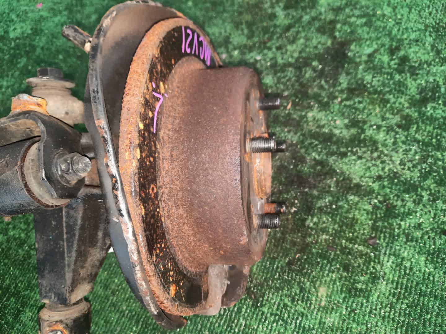 Ступица левая задняя TOYOTA WINDOM MCV21 2MZ-FE 2 ракурс