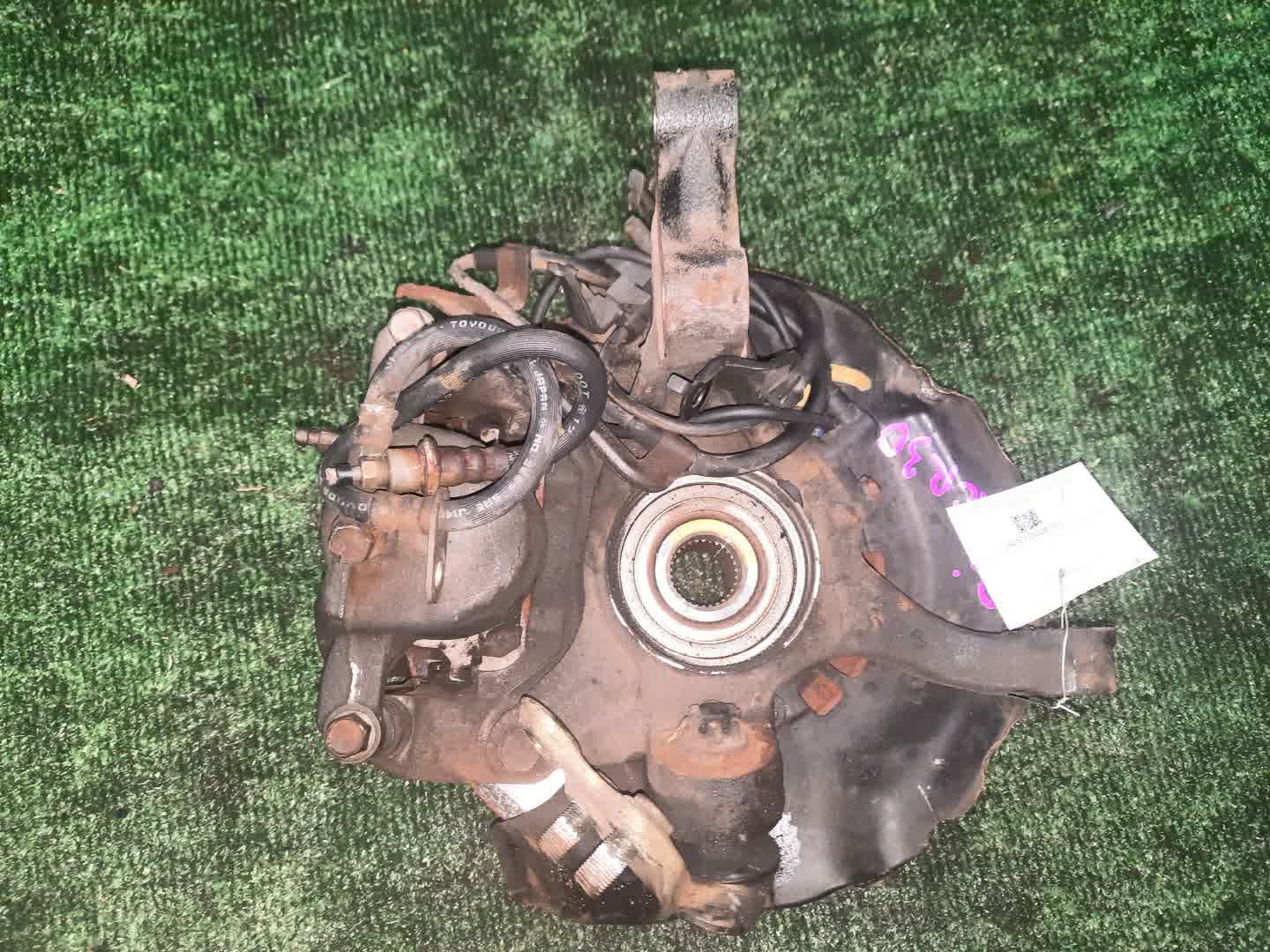 Ступица правая передняя TOYOTA ESTIMA MCR30W 1MZ-FE 2 ракурс