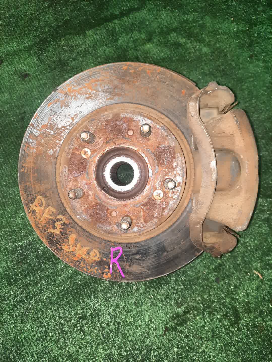 Ступица правая передняя HONDA STEPWGN RF3 K20A 1 ракурс
