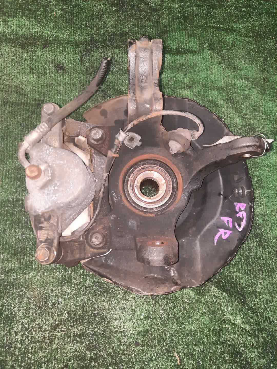 Ступица правая передняя HONDA STEPWGN RF3 K20A 2 ракурс