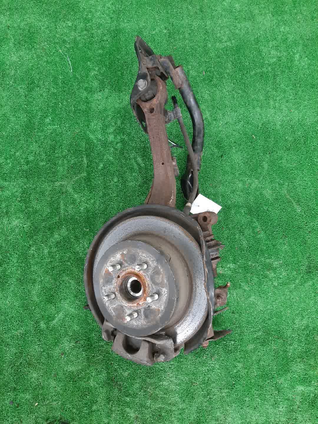 Ступица правая задняя  SUBARU LEGACY, OUTBACK, LEGACY B4 BL5, BP5, BLE, BL9, BP9, BPE EJ20DE, EJ20T, EJ20E, EZ30DE, EJ25E 1 ракурс