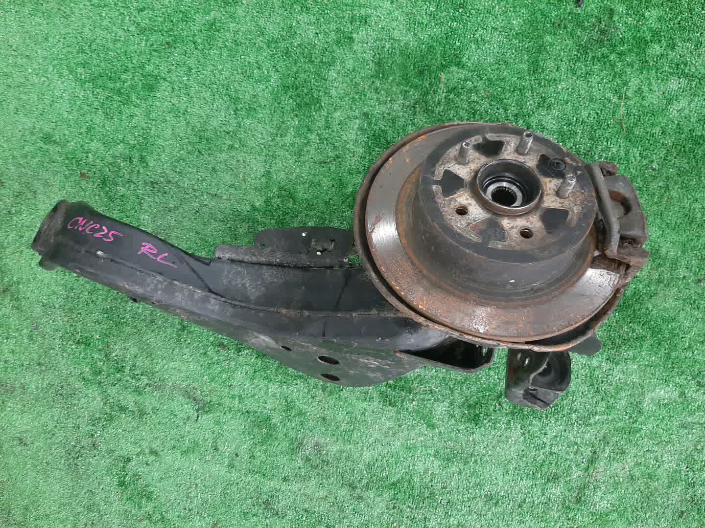 Ступица левая задняя NISSAN SERENA NC25 MR20DE 1 ракурс