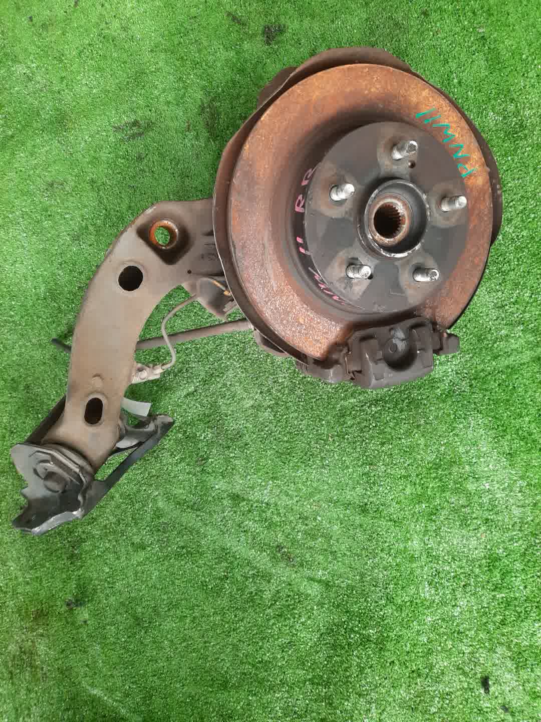 Ступица правая задняя NISSAN AVENIR PNW11 SR20DE 1 ракурс