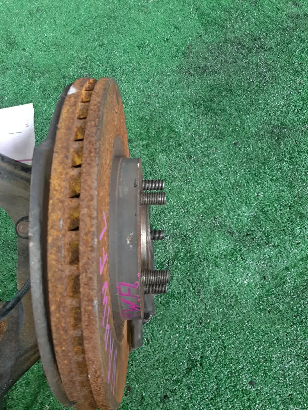 Ступица левая передняя MITSUBISHI GRANDIS NA4W 4G69 2 ракурс Ступица левая передняя MITSUBISHI GRANDIS NA4W 4G69 2 ракурс