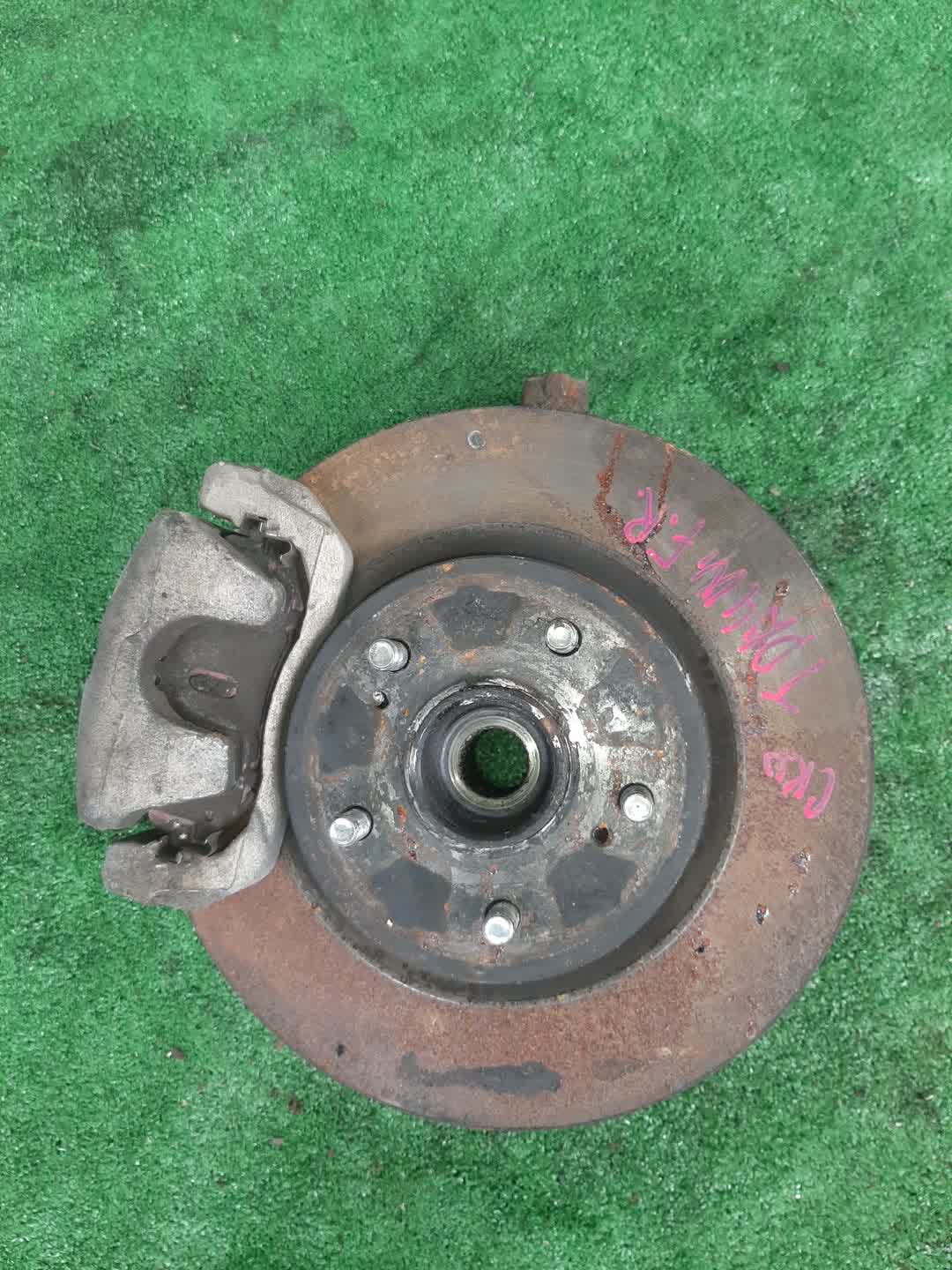 Ступица правая передняя  SUZUKI ESCUDO TA74W, TDB4W, TD94W, TD54W, TDA4W M16A, N32A, H27A, J20A, J24B 1 ракурс