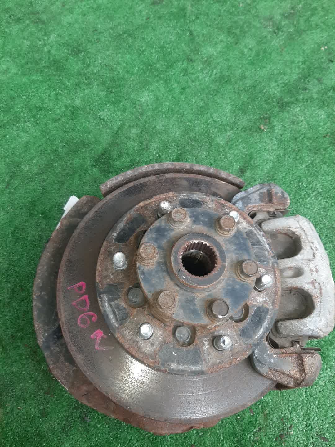 Ступица левая передняя MITSUBISHI DELICA PE6W, PD6W, PD4W, PD8W, PE8W, PF6W, PF8W 6G72, 4G64, 4M40T 1 ракурс Ступица левая передняя MITSUBISHI DELICA PE6W, PD6W, PD4W, PD8W, PE8W, PF6W, PF8W 6G72, 4G64, 4M40T 1 ракурс