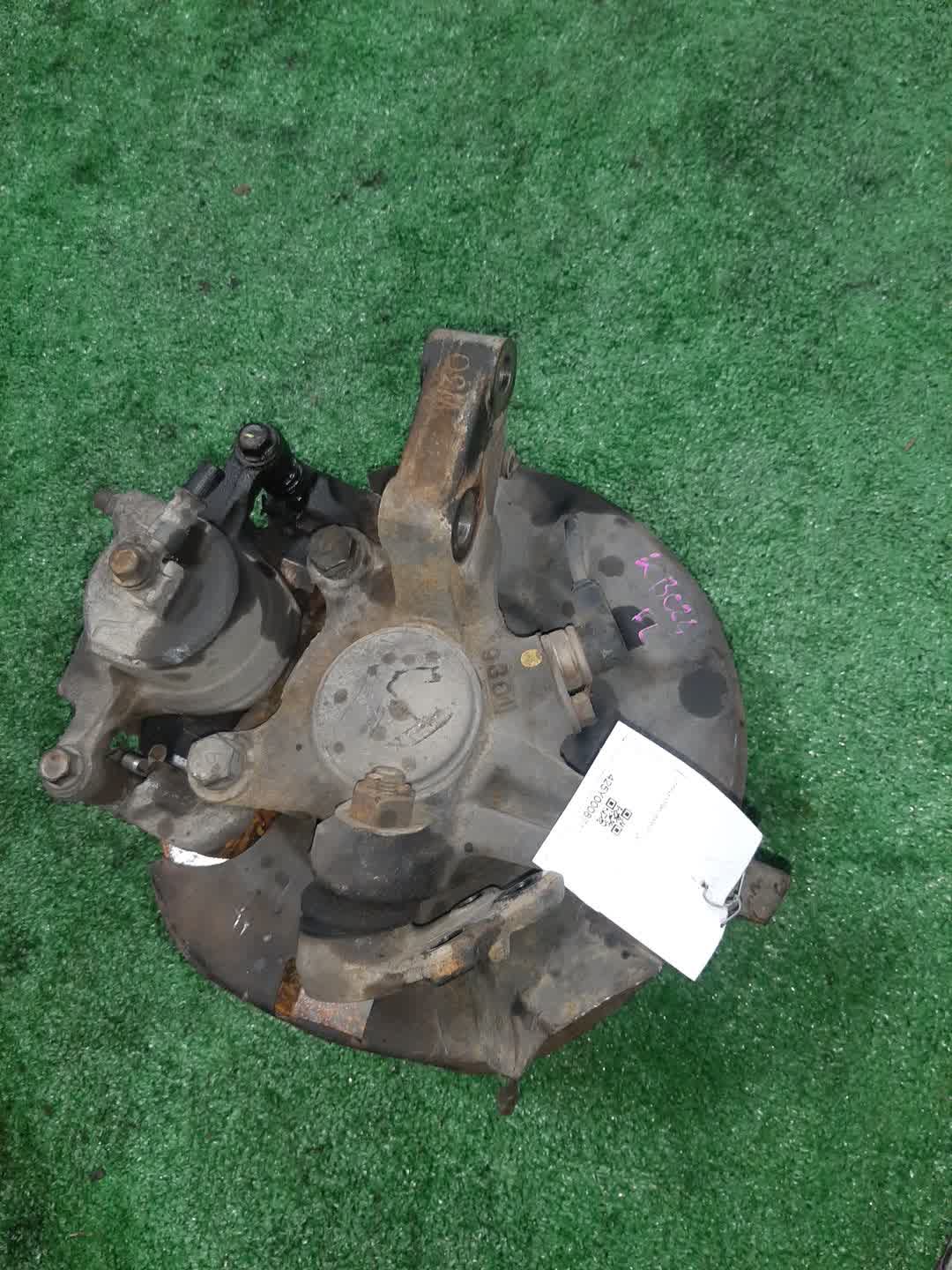 Ступица левая передняя NISSAN SERENA, LARGO C23, W30 SR20DE, CD20T, GA16DE, CD20ET, KA24DE 3 ракурс