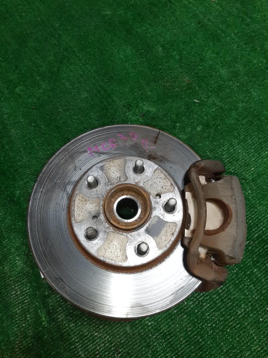 Ступица правая передняя TOYOTA ESTIMA MCR30W 1MZ-FE 1 ракурс