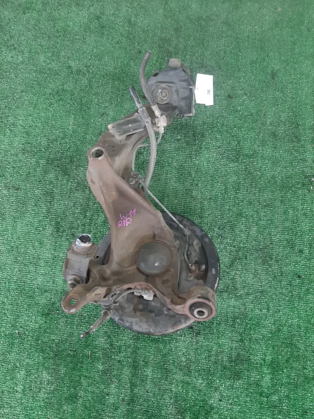 Ступица правая задняя NISSAN AVENIR W11 QG18DE 3 ракурс
