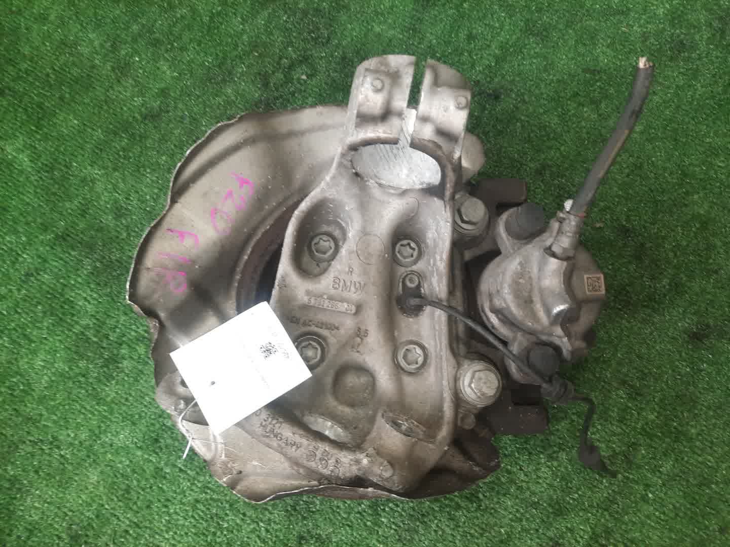 Ступица правая передняя BMW 1-Series F20 N13B16A 2 ракурс