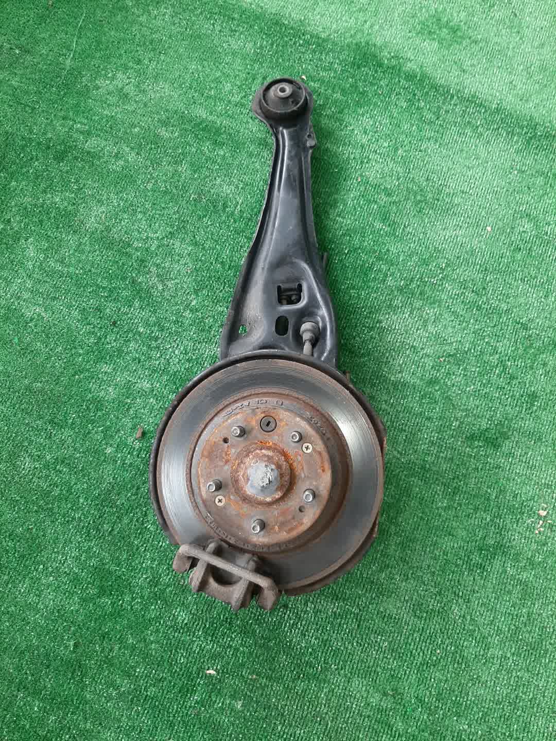 Ступица правая задняя HONDA STEPWGN RF7 K24A 1 ракурс Ступица правая задняя HONDA STEPWGN RF7 K24A 1 ракурс