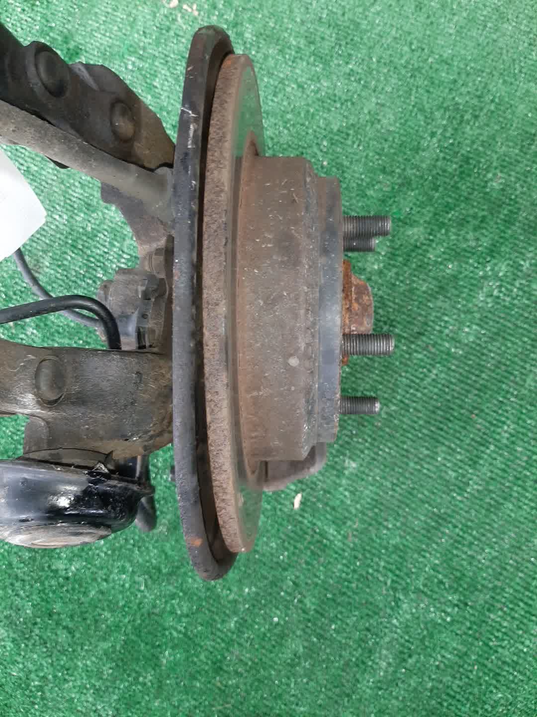 Ступица правая задняя HONDA STEPWGN RF7 K24A 3 ракурс Ступица правая задняя HONDA STEPWGN RF7 K24A 3 ракурс
