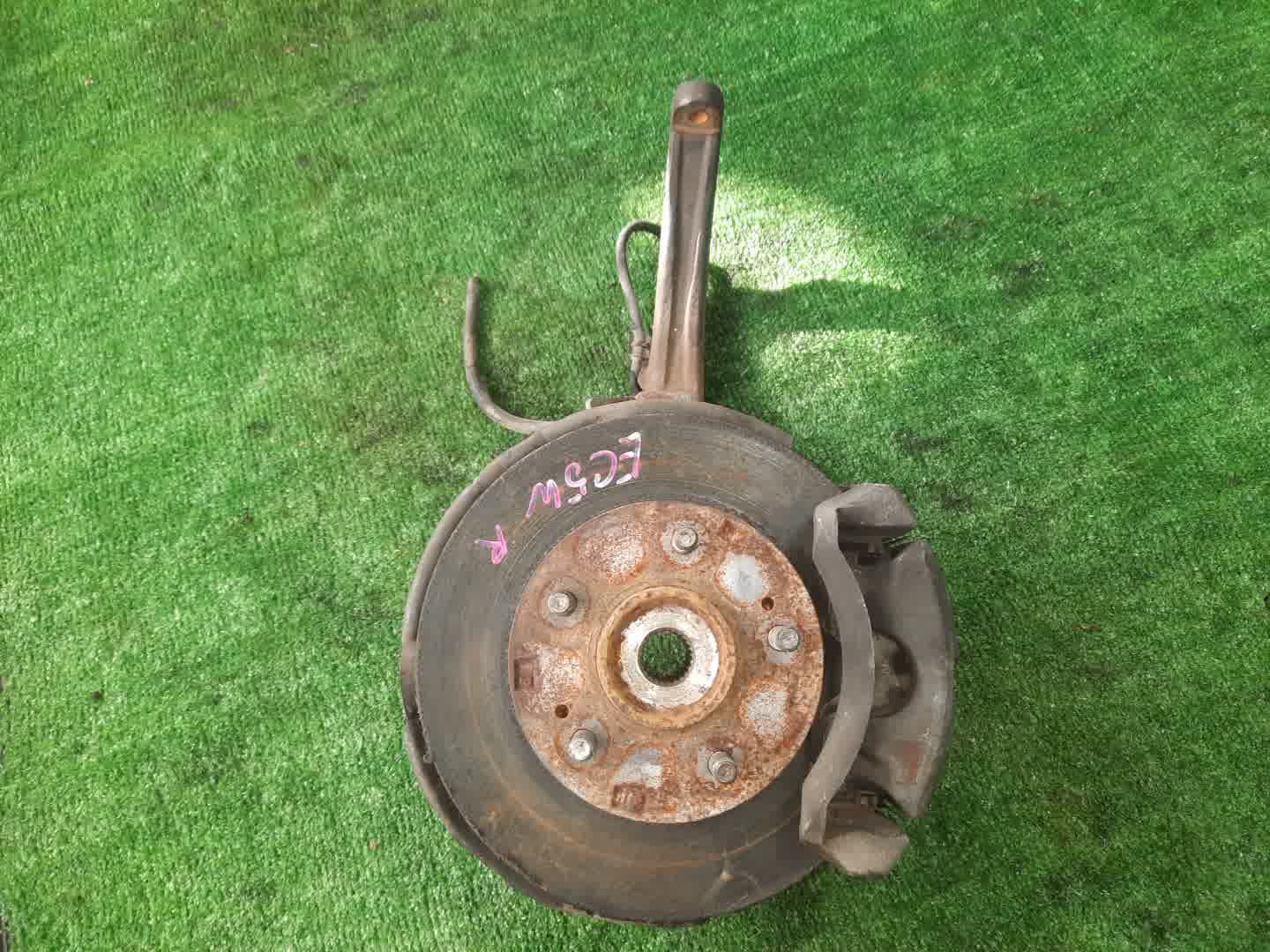 Ступица правая передняя MITSUBISHI LEGNUM EC5W 6A13 1 ракурс