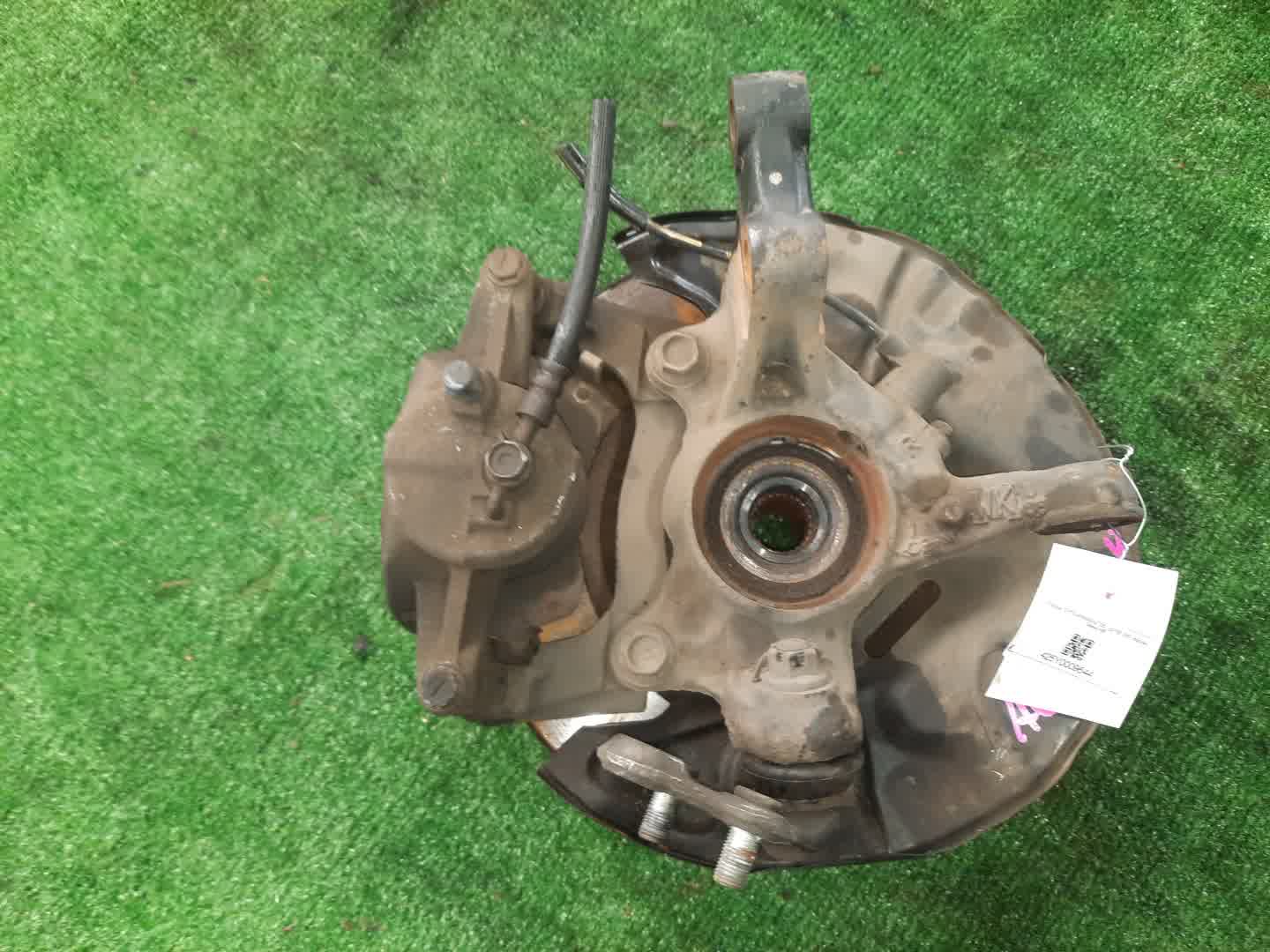 Ступица правая передняя TOYOTA AVENSIS AZT250 1AZ-FSE 2 ракурс