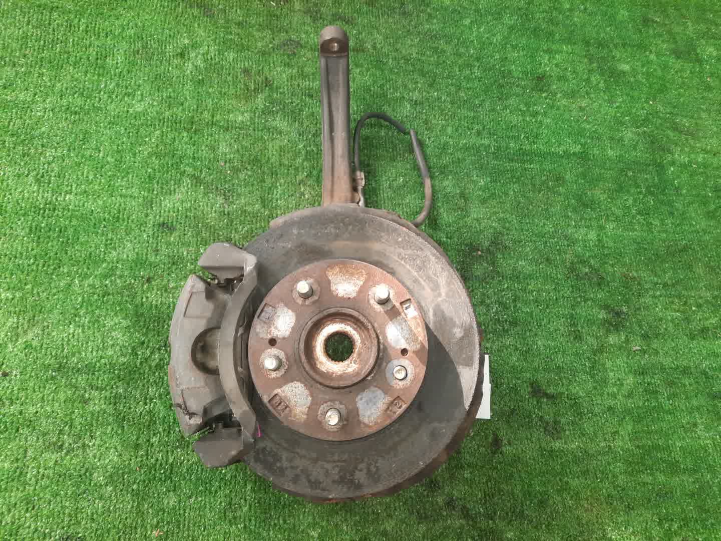 Ступица левая передняя MITSUBISHI LEGNUM EC5W 6A13 1 ракурс
