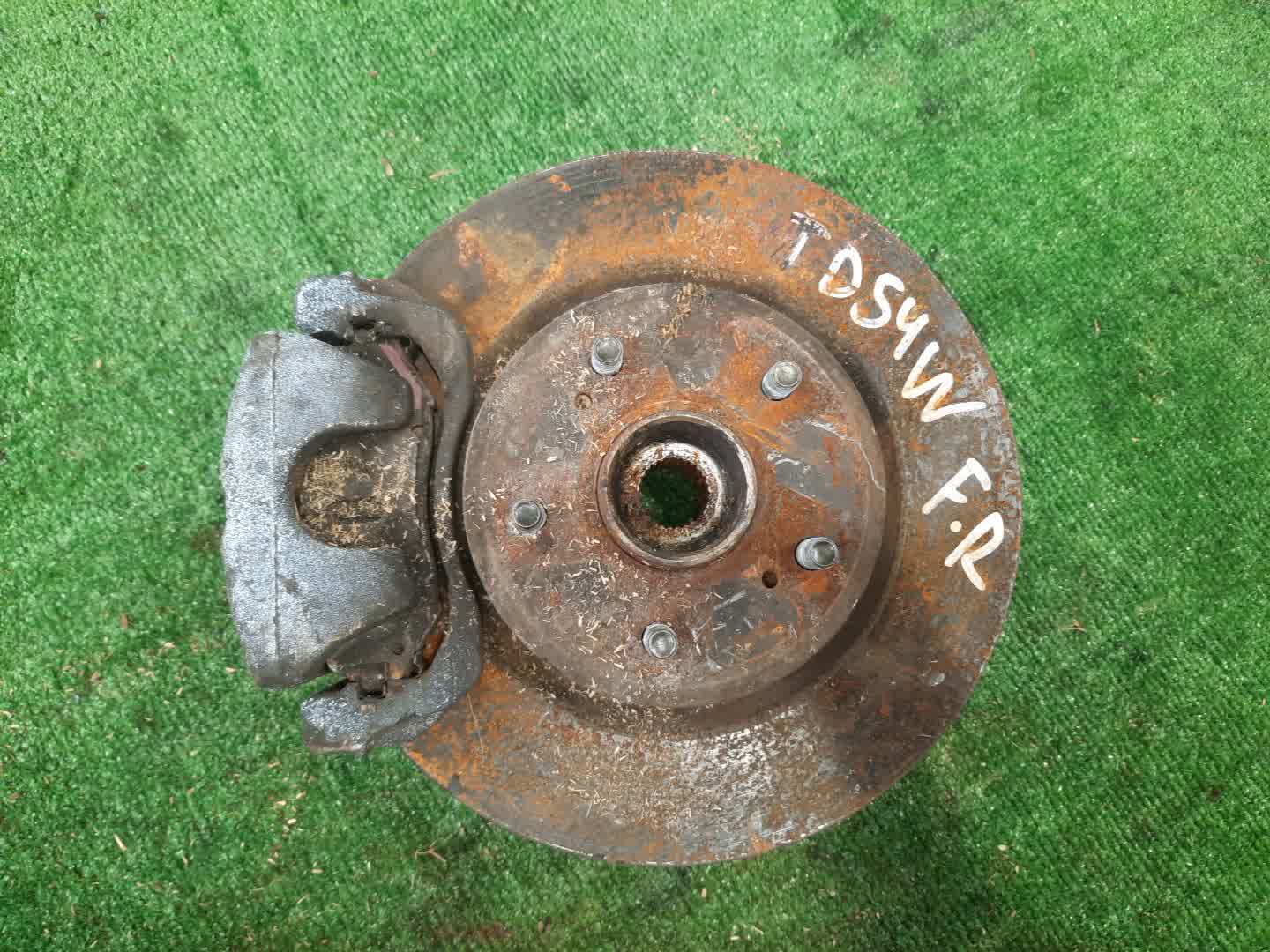 Ступица правая передняя  SUZUKI ESCUDO TA74W, TDB4W, TD94W, TD54W, TDA4W M16A, N32A, H27A, J20A, J24B 1 ракурс