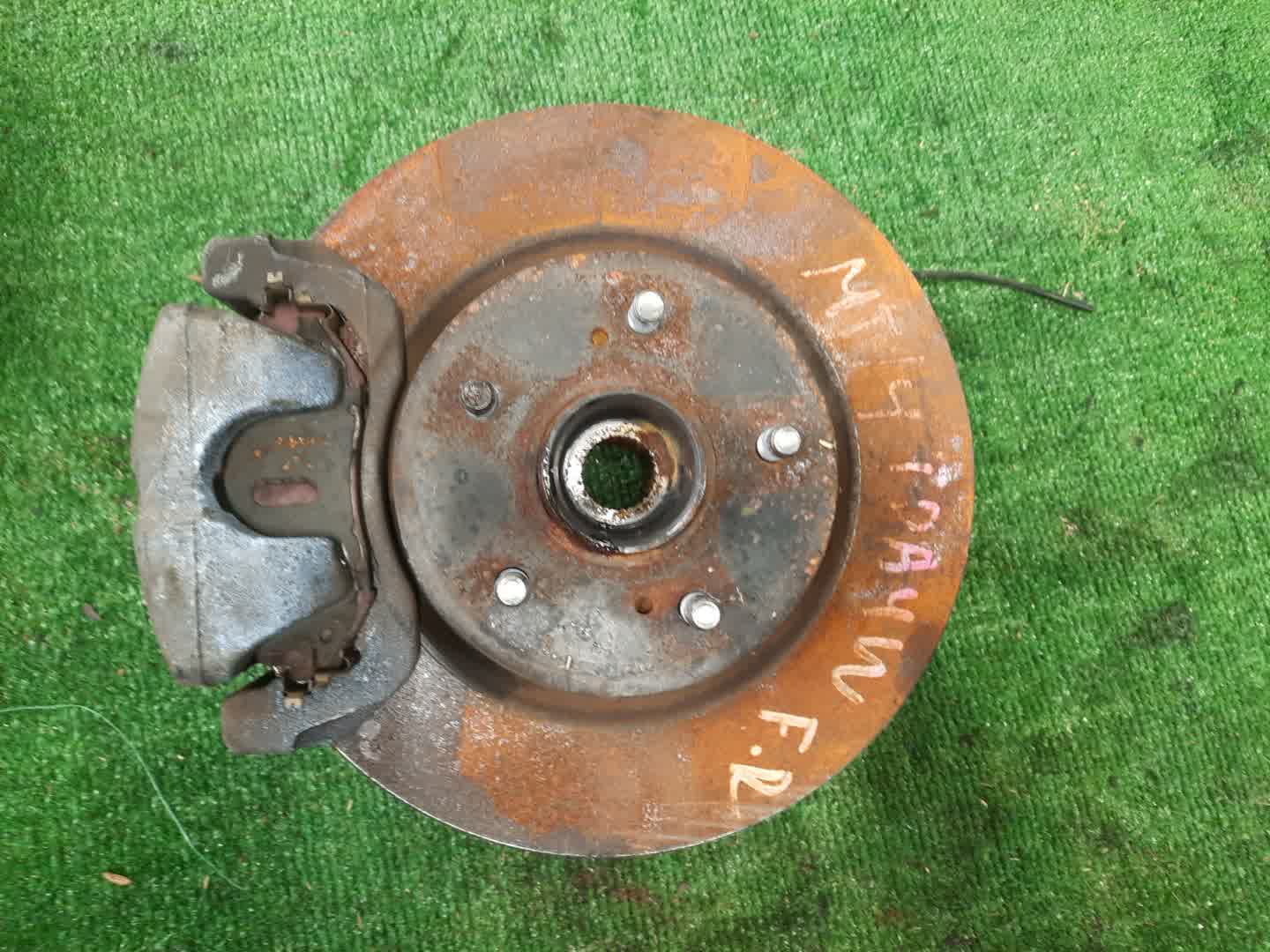 Ступица правая передняя  SUZUKI ESCUDO TA74W, TDB4W, TD94W, TD54W, TDA4W M16A, N32A, H27A, J20A, J24B 1 ракурс