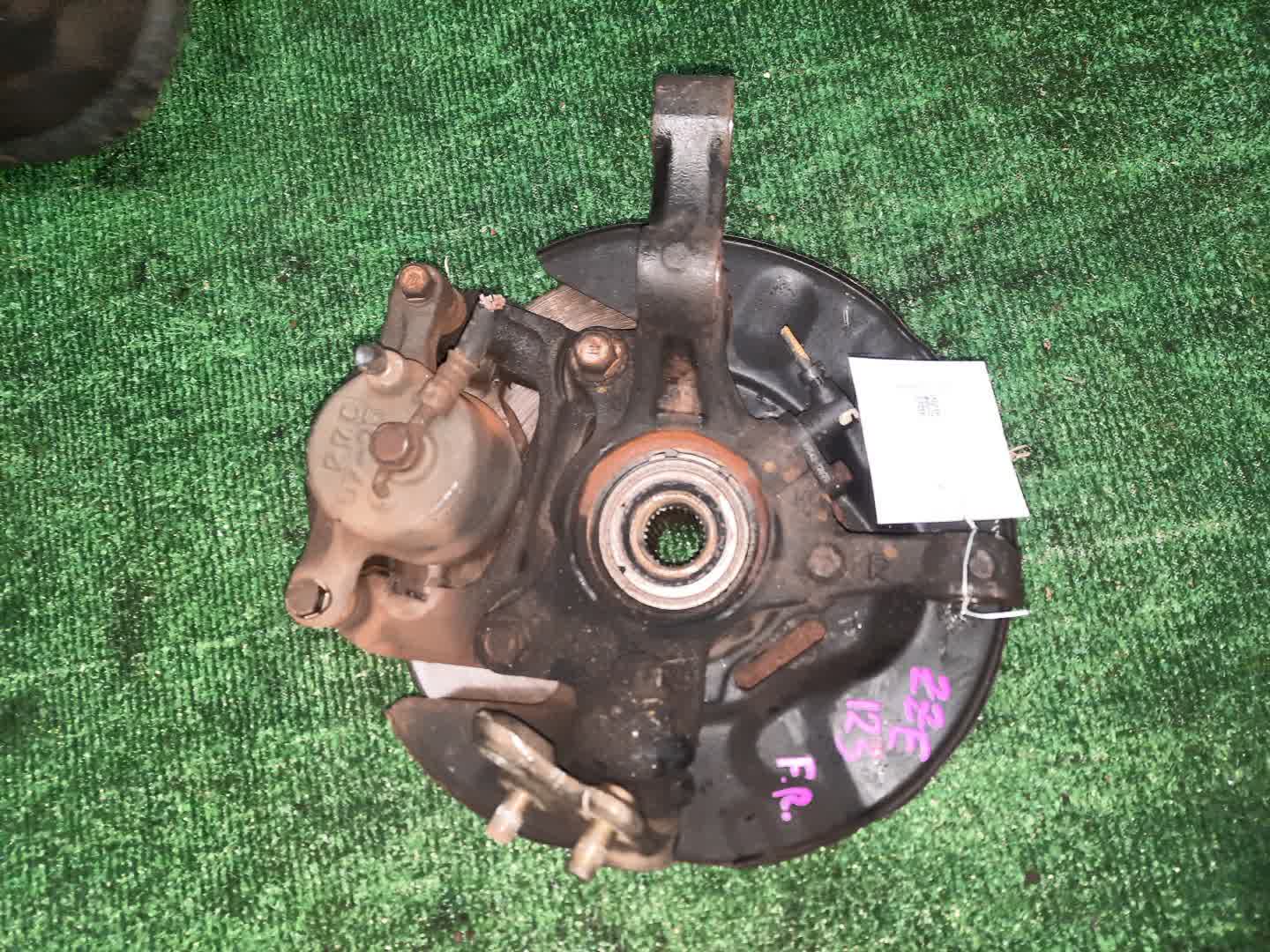 Ступица правая передняя TOYOTA COROLLA FIELDER ZZE123G 2ZZ-GE 3 ракурс