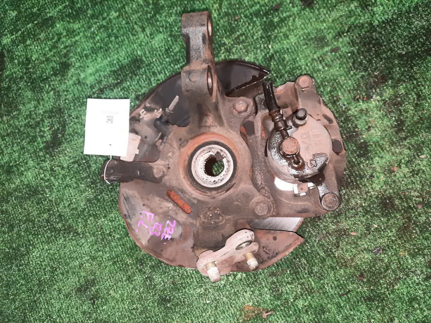 Ступица левая передняя TOYOTA COROLLA FIELDER ZZE123G 2ZZ-GE 2 ракурс Ступица левая передняя TOYOTA COROLLA FIELDER ZZE123G 2ZZ-GE 2 ракурс