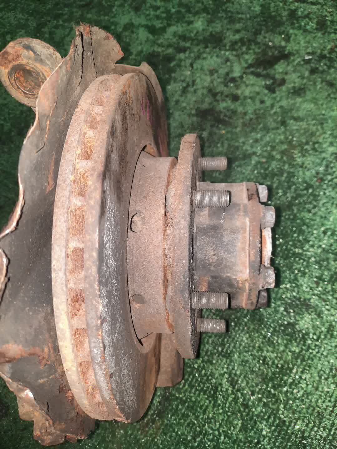 Ступица левая передняя MITSUBISHI DELICA PE6W, PD6W, PD4W, PD8W, PE8W, PF6W, PF8W 6G72, 4G64, 4M40T 2 ракурс Ступица левая передняя MITSUBISHI DELICA PE6W, PD6W, PD4W, PD8W, PE8W, PF6W, PF8W 6G72, 4G64, 4M40T 2 ракурс
