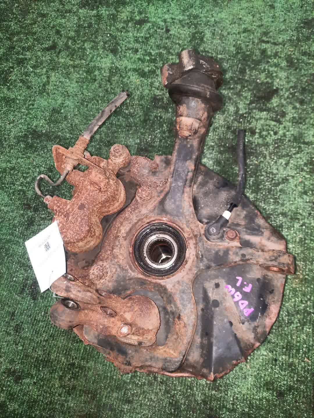 Ступица левая передняя MITSUBISHI DELICA PE6W, PD6W, PD4W, PD8W, PE8W, PF6W, PF8W 6G72, 4G64, 4M40T 3 ракурс