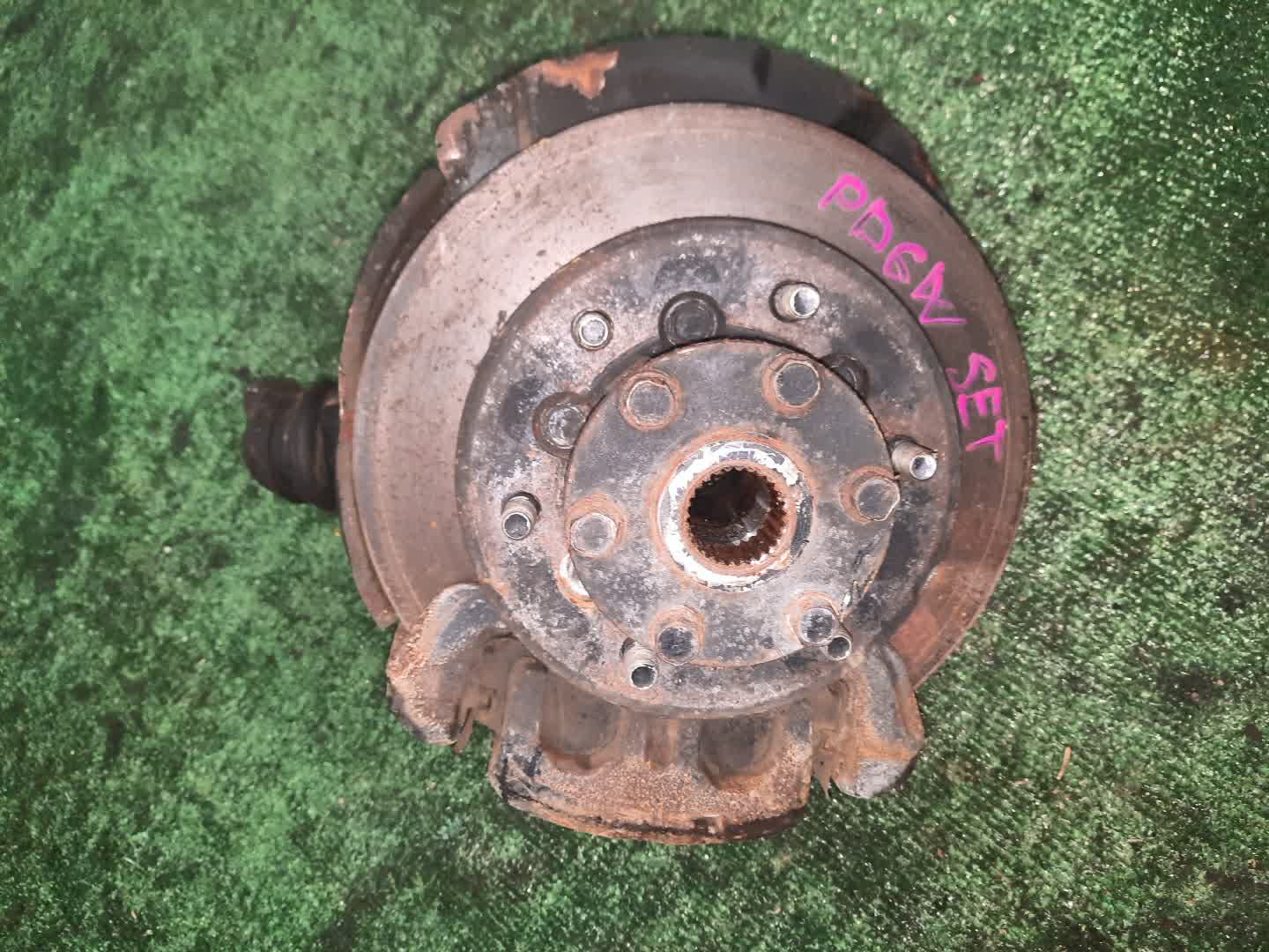 Ступица правая передняя MITSUBISHI DELICA PE6W, PD6W, PD4W, PD8W, PE8W, PF6W, PF8W 6G72, 4G64, 4M40T 1 ракурс Ступица правая передняя MITSUBISHI DELICA PE6W, PD6W, PD4W, PD8W, PE8W, PF6W, PF8W 6G72, 4G64, 4M40T 1 ракурс