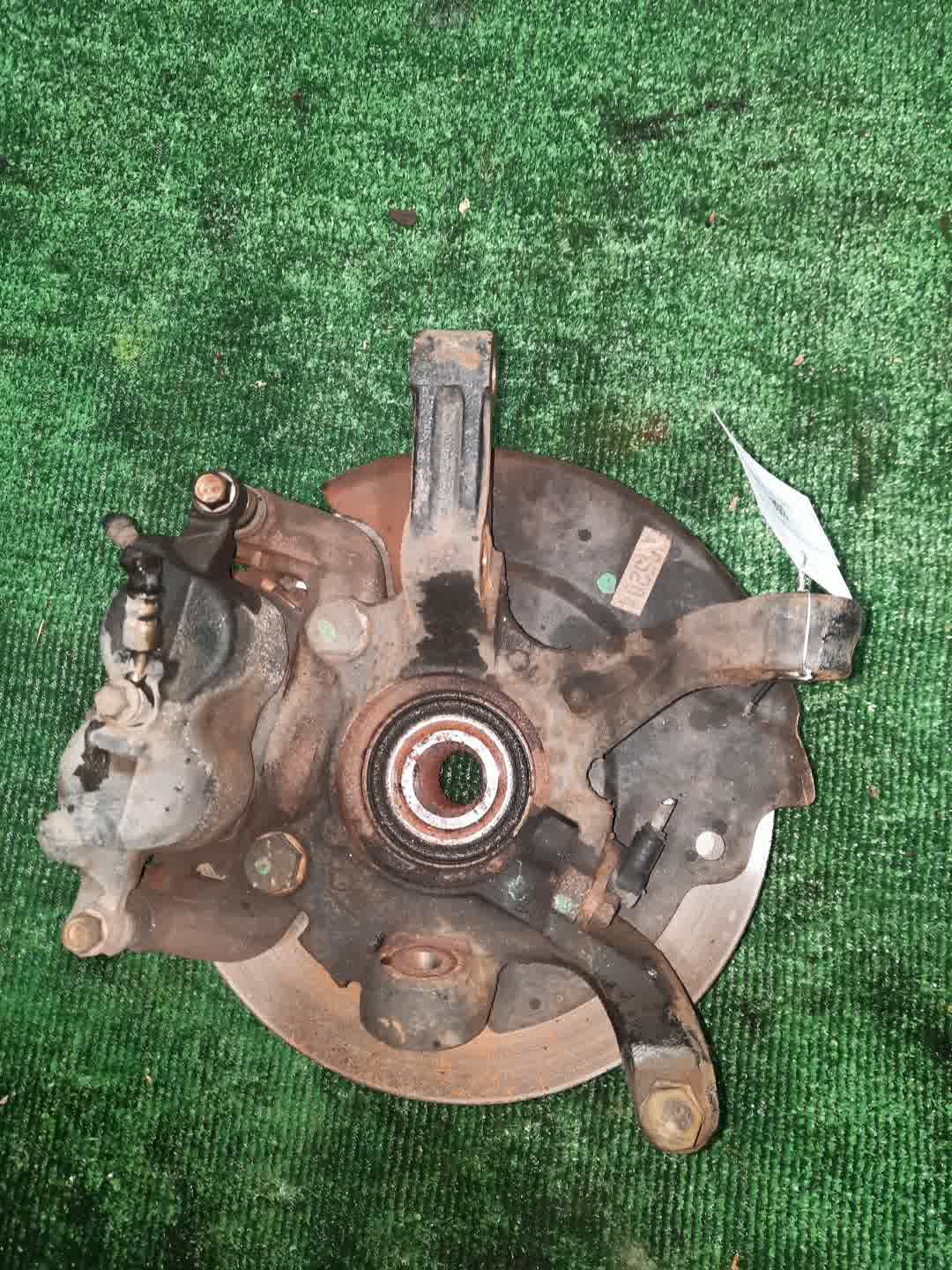 Ступица правая передняя NISSAN SERENA TNC24, TC24, RC24, PC24, PNC24, VC24, VNC24 QR20DE, QR25DE, SR20DE, YD25DDTI 3 ракурс