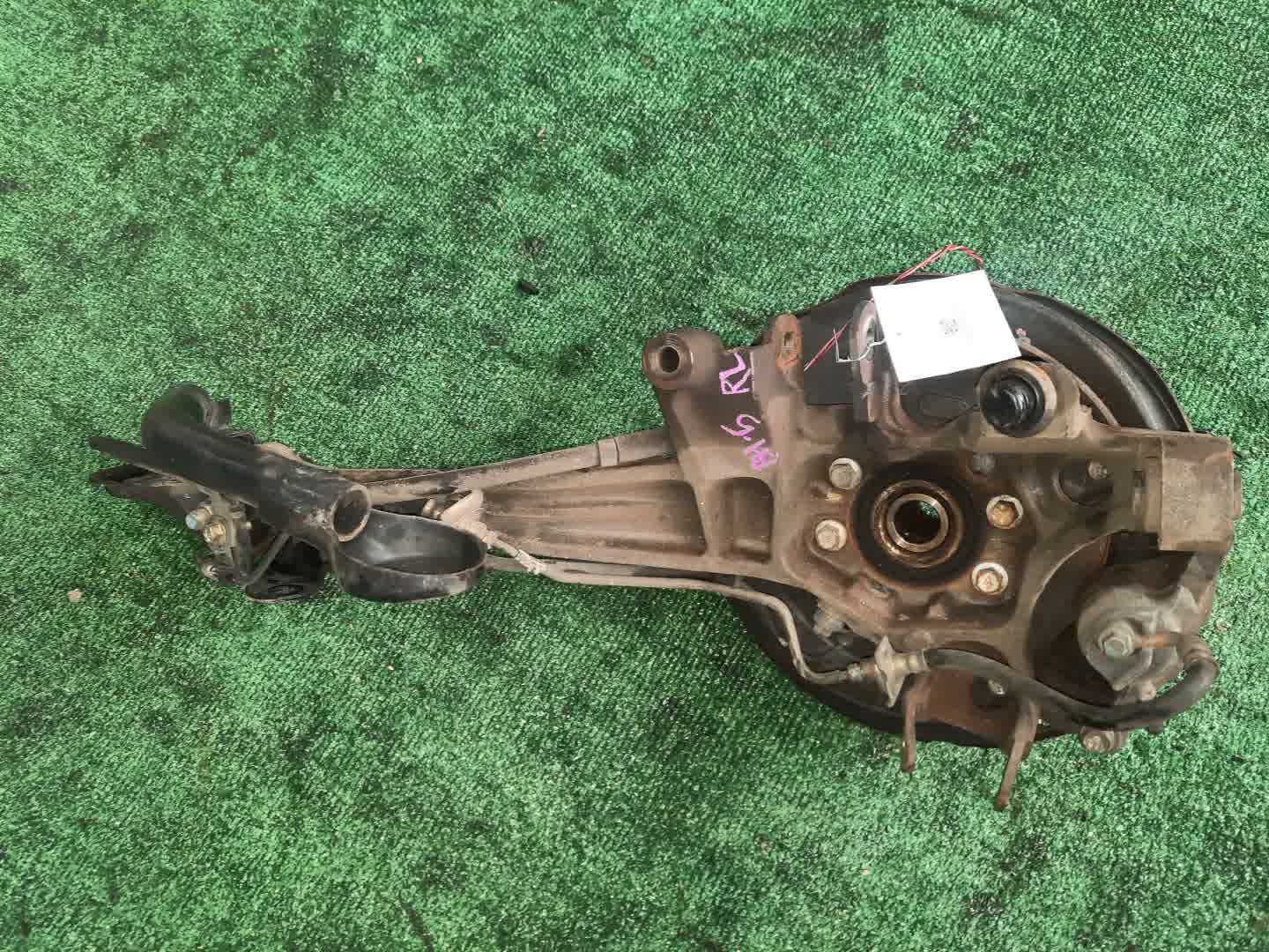 Ступица левая задняя SUBARU LEGACY LANCASTER, LEGACY, LEGACY B4 BH9, BHE, BH5, BEE, BE5, BE9 EJ25DE, EZ30DE, EJ20DE, EJ20E 3 ракурс