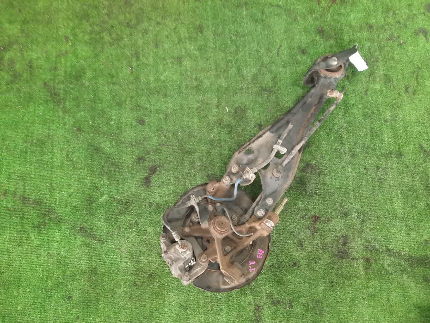 Ступица левая задняя HONDA STEPWGN RF3 K20A 2 ракурс Ступица левая задняя HONDA STEPWGN RF3 K20A 2 ракурс