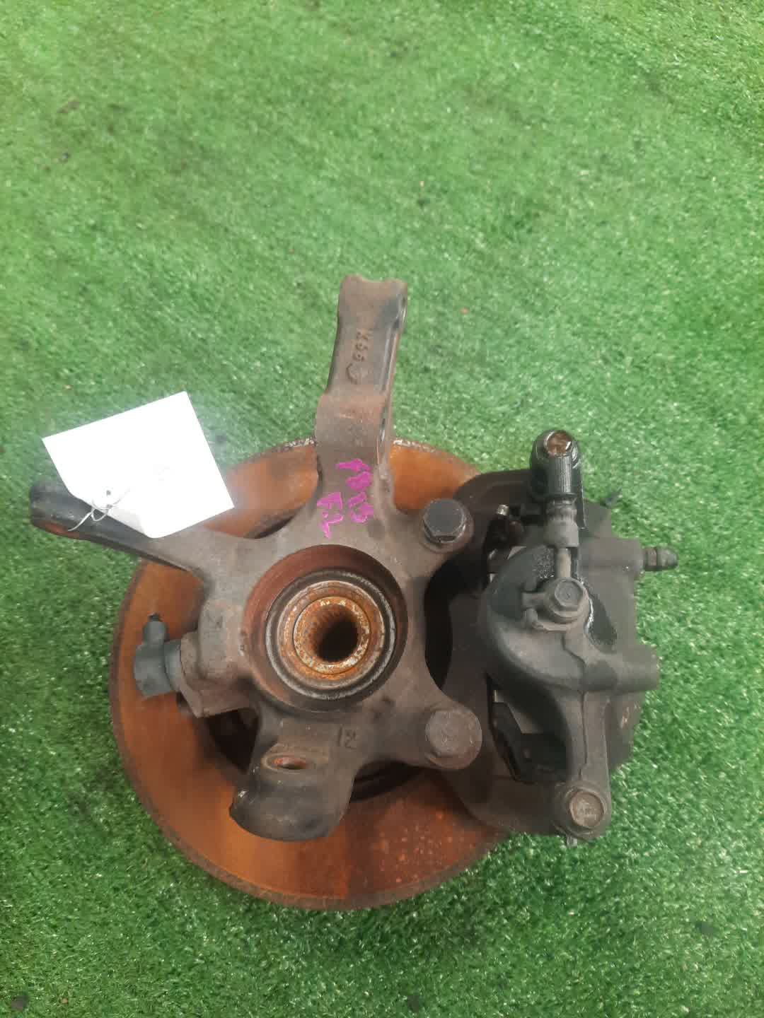 Ступица левая передняя NISSAN AD, SUNNY, WINGROAD, BLUEBIRD SYLPHY Y11, B15, G10 YD22DD, QG18DE, QG15DE, QG18DD 3 ракурс