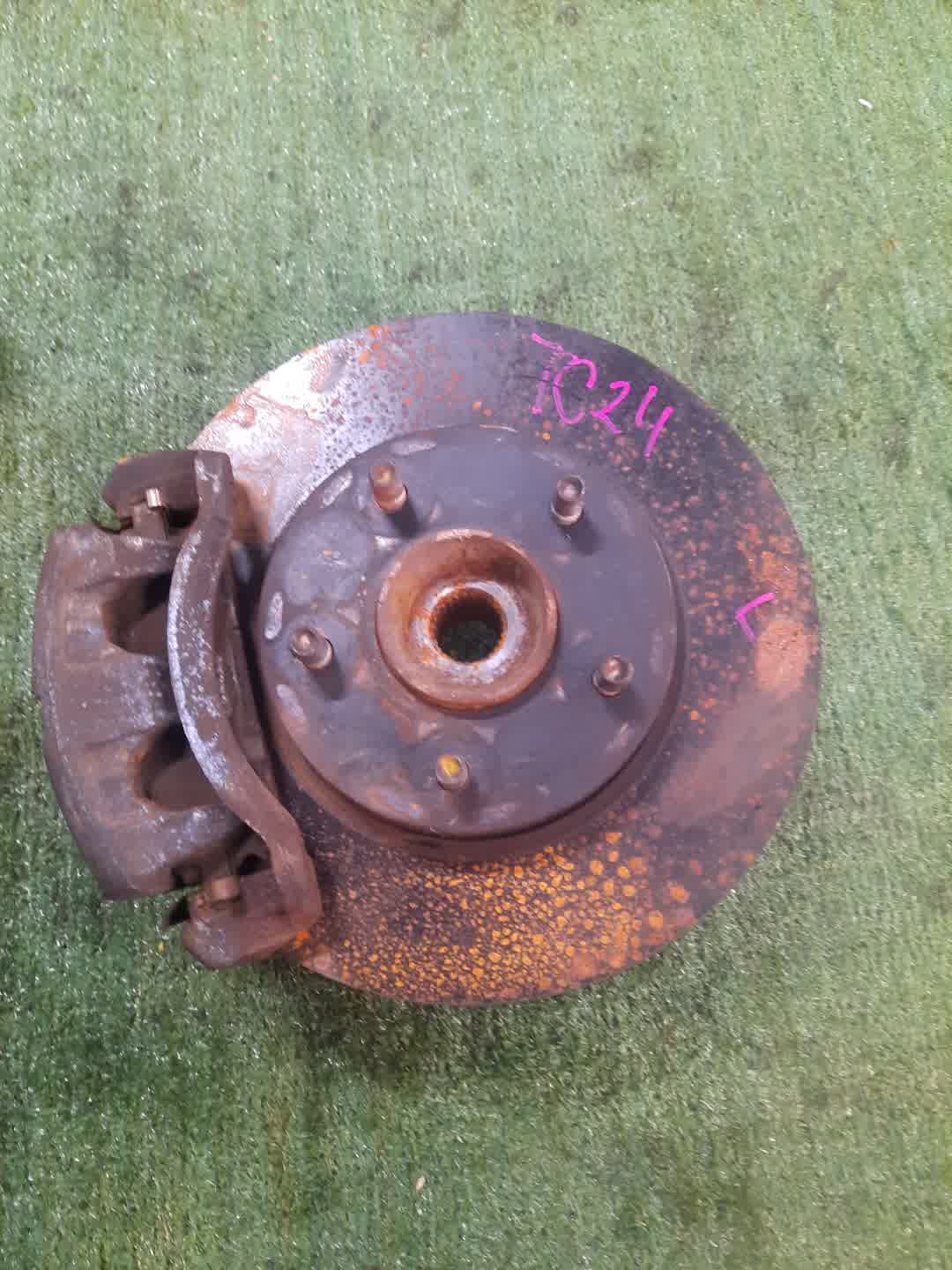 Ступица левая передняя NISSAN SERENA TNC24, TC24, RC24, PC24, PNC24, VC24, VNC24 QR20DE, QR25DE, SR20DE, YD25DDTI 1 ракурс Ступица левая передняя NISSAN SERENA TNC24, TC24, RC24, PC24, PNC24, VC24, VNC24 QR20DE, QR25DE, SR20DE, YD25DDTI 1 ракурс