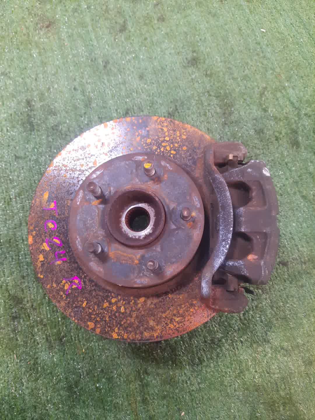 Ступица правая передняя NISSAN SERENA TNC24, TC24, RC24, PC24, PNC24, VC24, VNC24 QR20DE, QR25DE, SR20DE, YD25DDTI 1 ракурс Ступица правая передняя NISSAN SERENA TNC24, TC24, RC24, PC24, PNC24, VC24, VNC24 QR20DE, QR25DE, SR20DE, YD25DDTI 1 ракурс