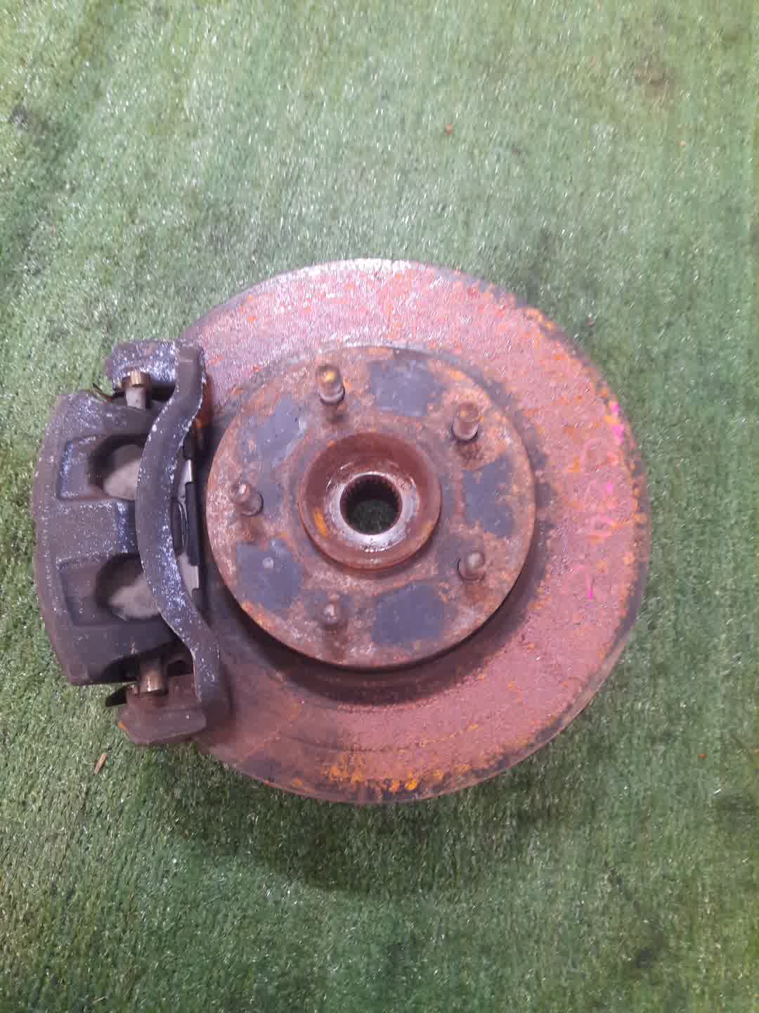 Ступица левая передняя NISSAN SERENA TNC24, TC24, RC24, PC24, PNC24, VC24, VNC24 QR20DE, QR25DE, SR20DE, YD25DDTI 1 ракурс Ступица левая передняя NISSAN SERENA TNC24, TC24, RC24, PC24, PNC24, VC24, VNC24 QR20DE, QR25DE, SR20DE, YD25DDTI 1 ракурс