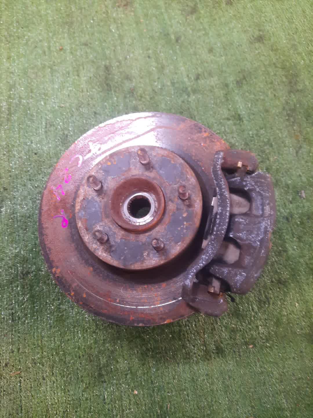 Ступица правая передняя NISSAN SERENA TNC24, TC24, RC24, PC24, PNC24, VC24, VNC24 QR20DE, QR25DE, SR20DE, YD25DDTI 1 ракурс Ступица правая передняя NISSAN SERENA TNC24, TC24, RC24, PC24, PNC24, VC24, VNC24 QR20DE, QR25DE, SR20DE, YD25DDTI 1 ракурс