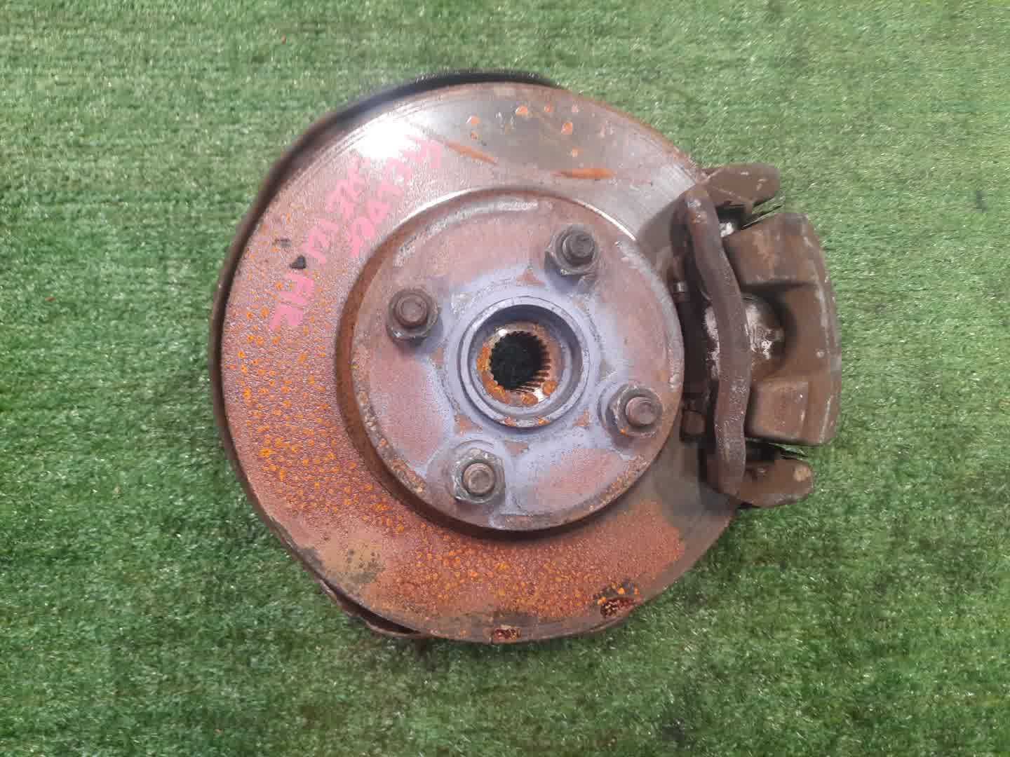 Ступица правая передняя TOYOTA COROLLA, COROLLA FIELDER, ALLEX, COROLLA RUNX NZE121, NZE121G 1NZ-FE 1 ракурс Ступица правая передняя TOYOTA COROLLA, COROLLA FIELDER, ALLEX, COROLLA RUNX NZE121, NZE121G 1NZ-FE 1 ракурс
