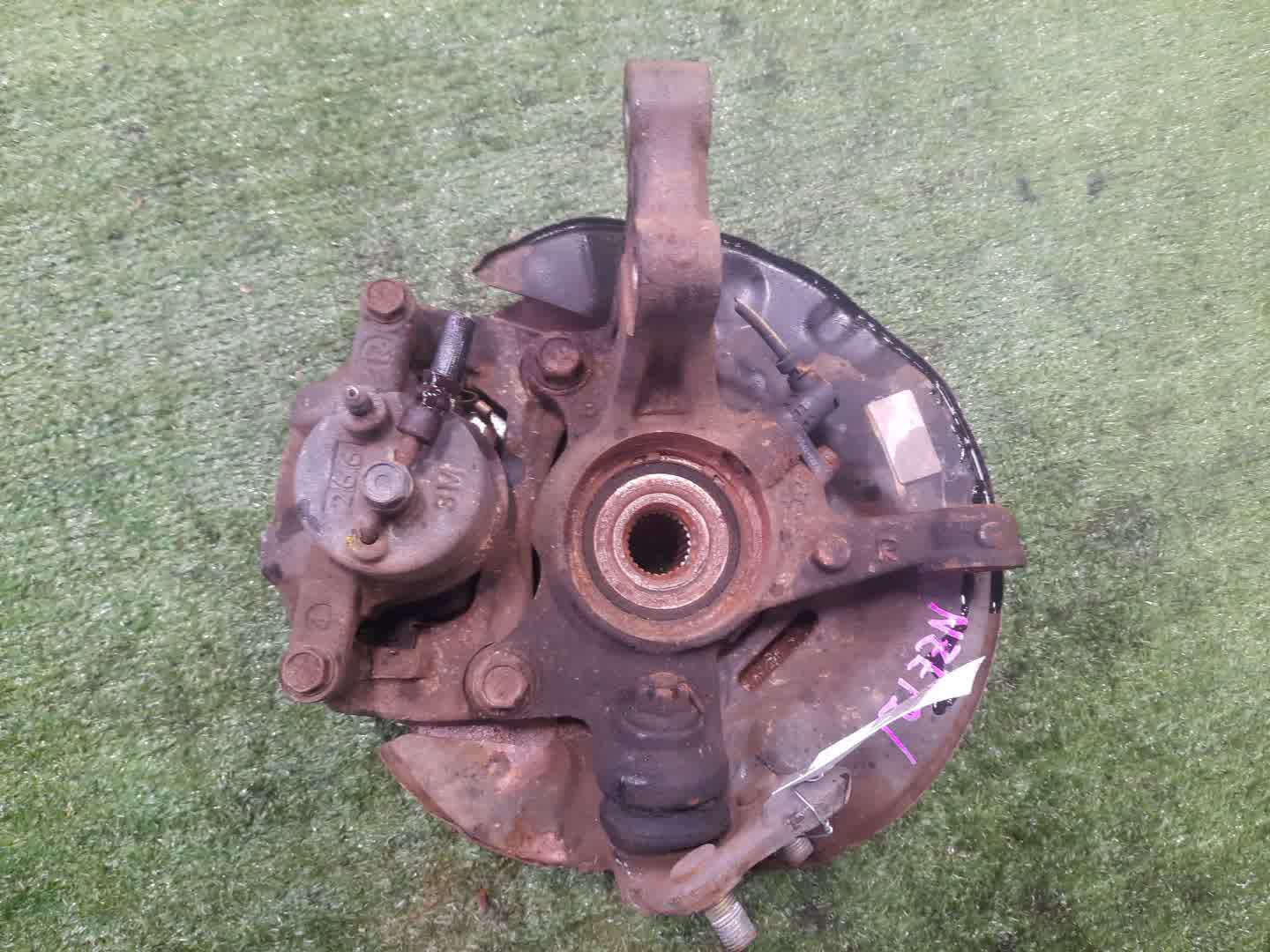 Ступица правая передняя TOYOTA COROLLA, COROLLA FIELDER, ALLEX, COROLLA RUNX NZE121, NZE121G 1NZ-FE 2 ракурс Ступица правая передняя TOYOTA COROLLA, COROLLA FIELDER, ALLEX, COROLLA RUNX NZE121, NZE121G 1NZ-FE 2 ракурс