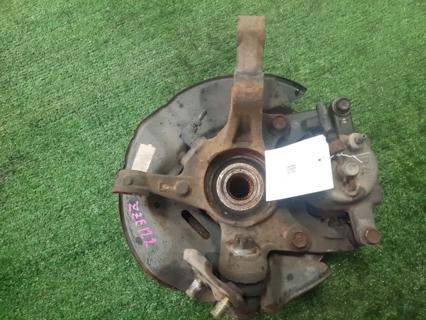 Ступица левая передняя TOYOTA COROLLA, COROLLA SPACIO, COROLLA FIELDER, ALLEX, COROLLA RUNX ZZE122, NZE121N, ZZE122N, ZZE122G 1ZZ-FE, 1NZ-FE 2 ракурс Ступица левая передняя TOYOTA COROLLA, COROLLA SPACIO, COROLLA FIELDER, ALLEX, COROLLA RUNX ZZE122, NZE121N, ZZE122N, ZZE122G 1ZZ-FE, 1NZ-FE 2 ракурс