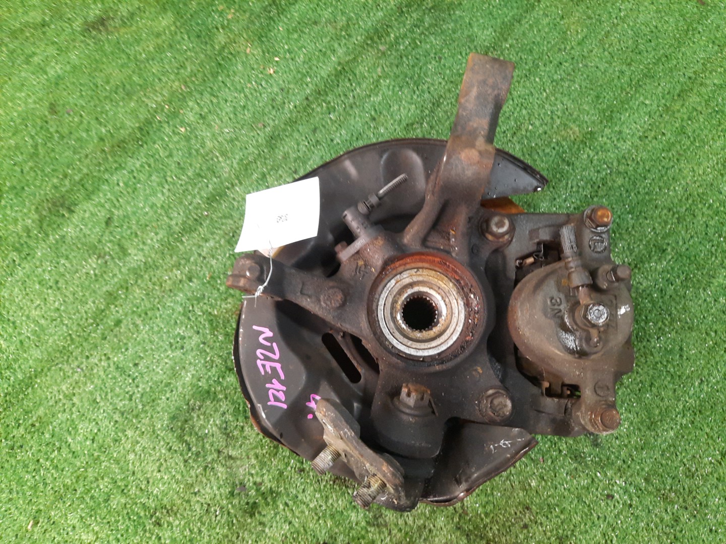 Ступица левая передняя TOYOTA COROLLA, COROLLA FIELDER, ALLEX, COROLLA RUNX NZE121 1NZ-FE 2 ракурс Ступица левая передняя TOYOTA COROLLA, COROLLA FIELDER, ALLEX, COROLLA RUNX NZE121 1NZ-FE 2 ракурс