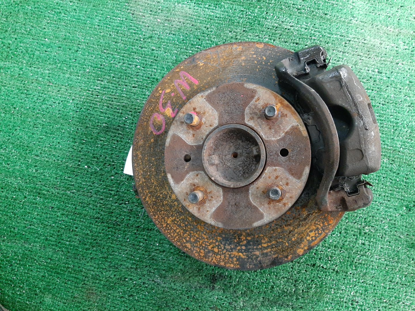 Ступица левая передняя NISSAN SERENA, LARGO C23, W30 SR20DE, CD20T, GA16DE, CD20ET, KA24DE 1 ракурс