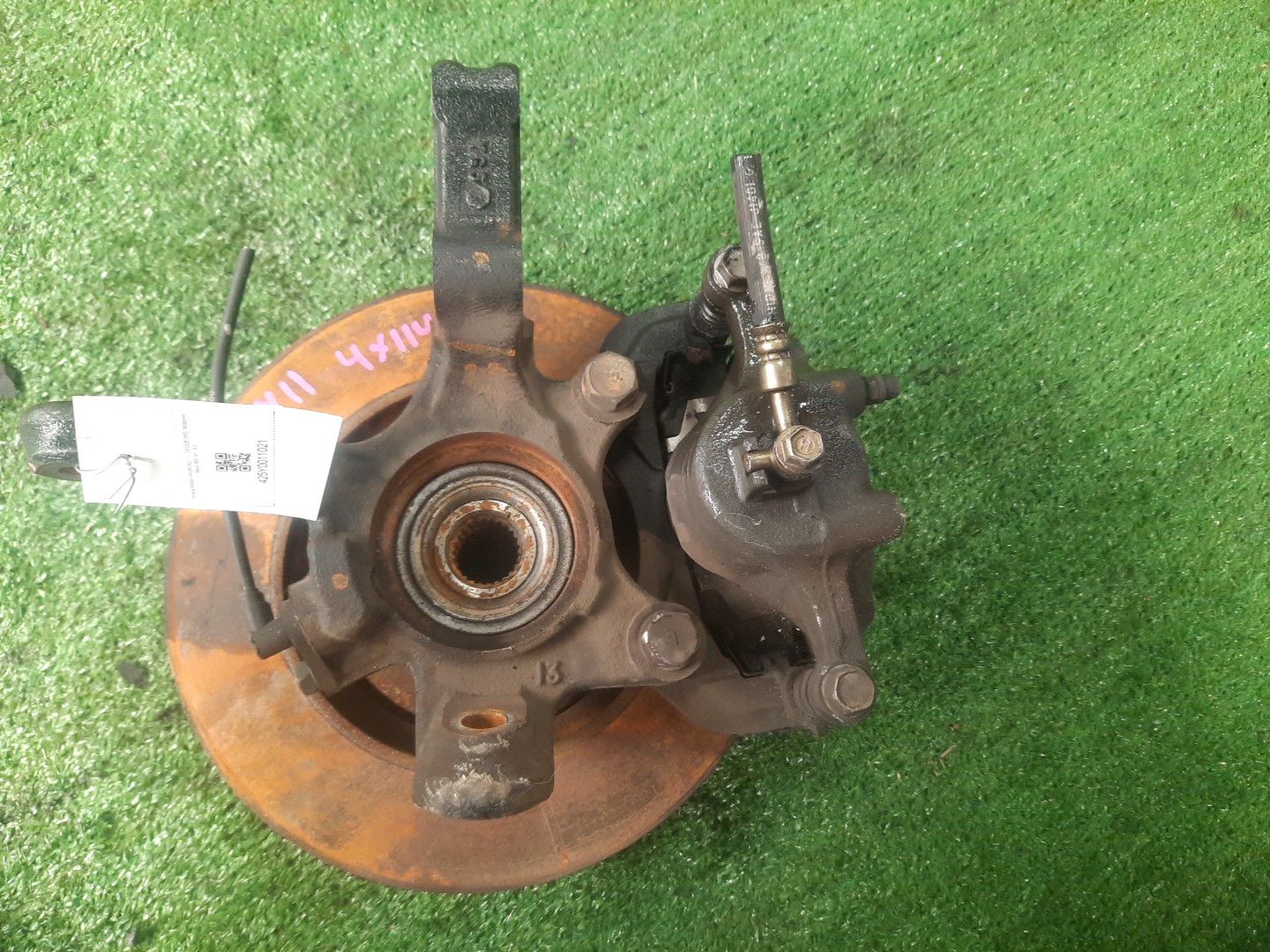 Ступица левая передняя NISSAN WINGROAD, BLUEBIRD SYLPHY Y11, G10 QR20DE, SR20VE, QR20DD 2 ракурс Ступица левая передняя NISSAN WINGROAD, BLUEBIRD SYLPHY Y11, G10 QR20DE, SR20VE, QR20DD 2 ракурс