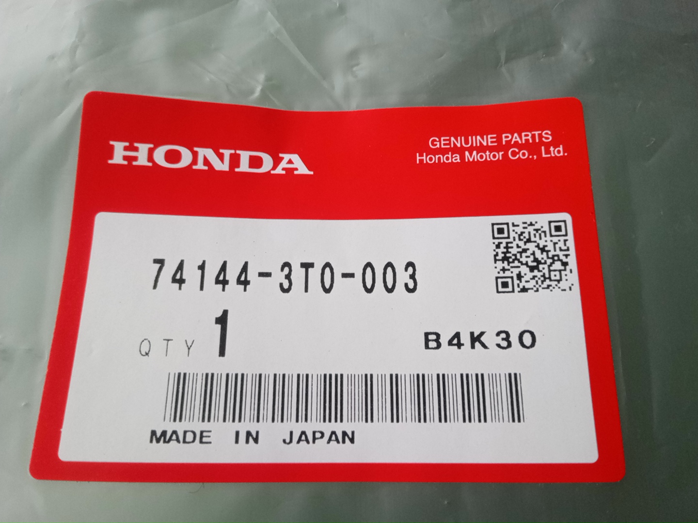 Уплотнительная резинка HONDA STEPWGN RP7 74144-3T0-003 2 ракурс