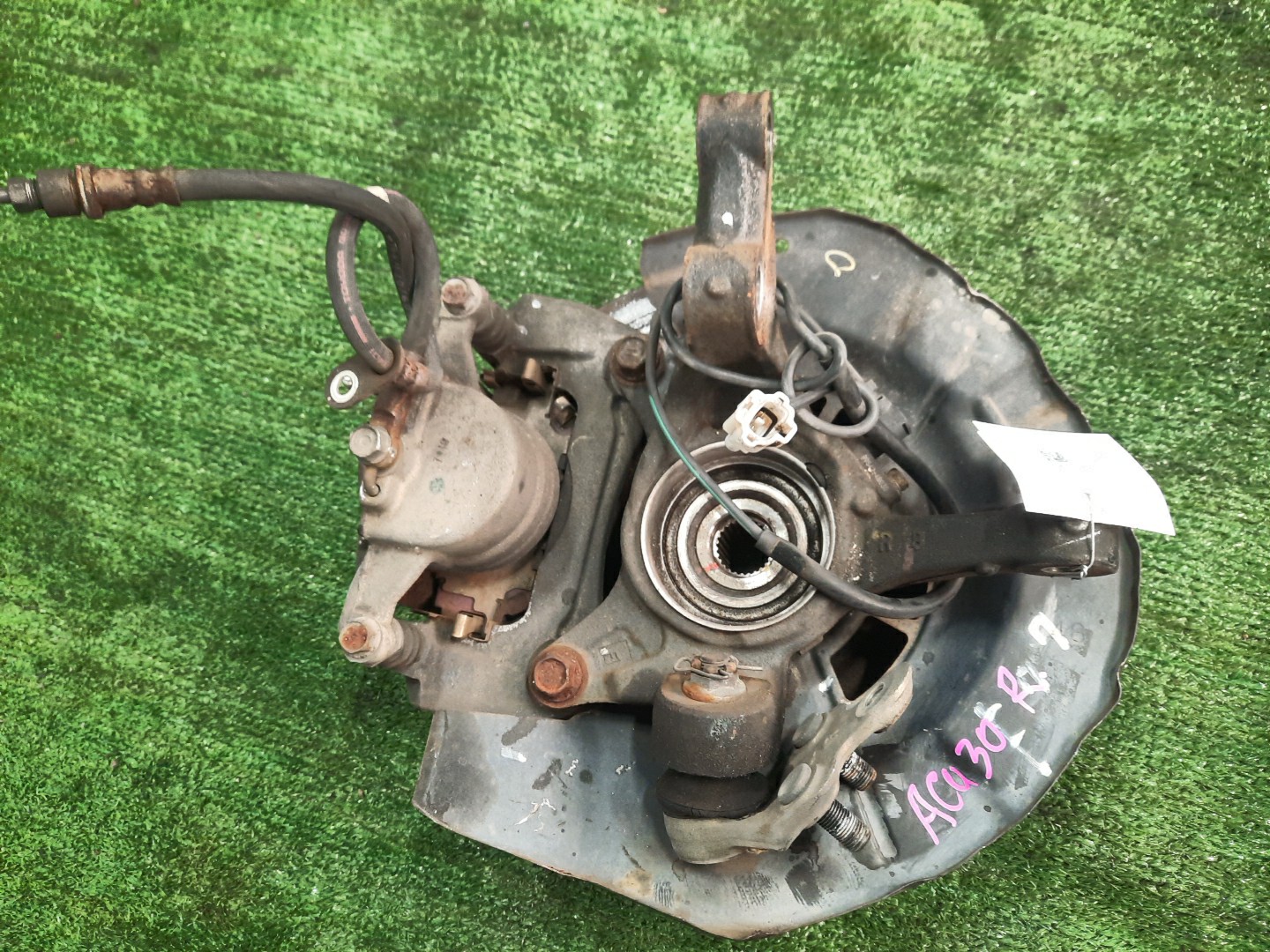 Ступица правая передняя TOYOTA HARRIER ACU30W 2AZ-FE 3 ракурс