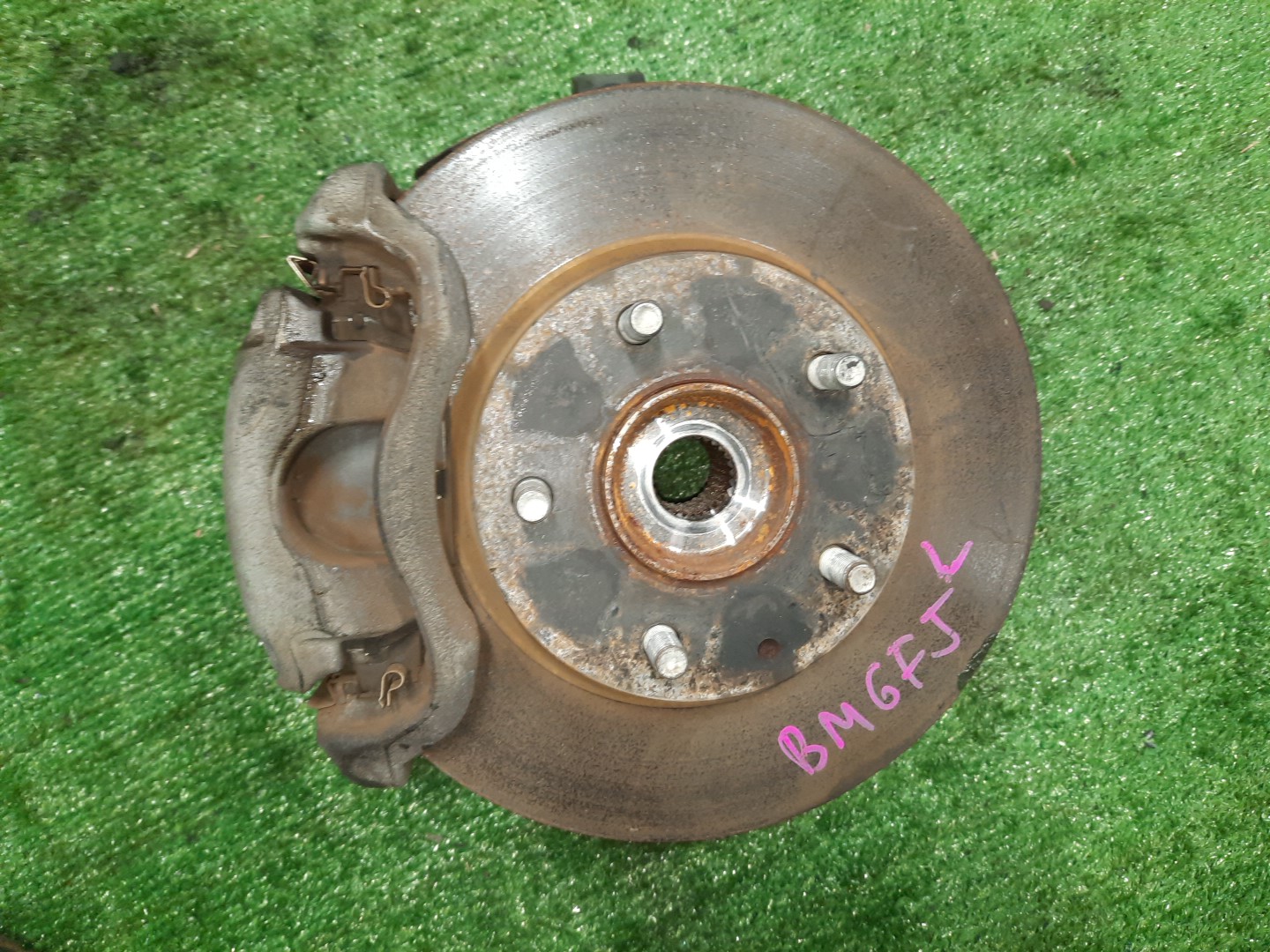 Ступица левая передняя MAZDA AXELA BM6FJ Z6 1 ракурс Ступица левая передняя MAZDA AXELA BM6FJ Z6 1 ракурс
