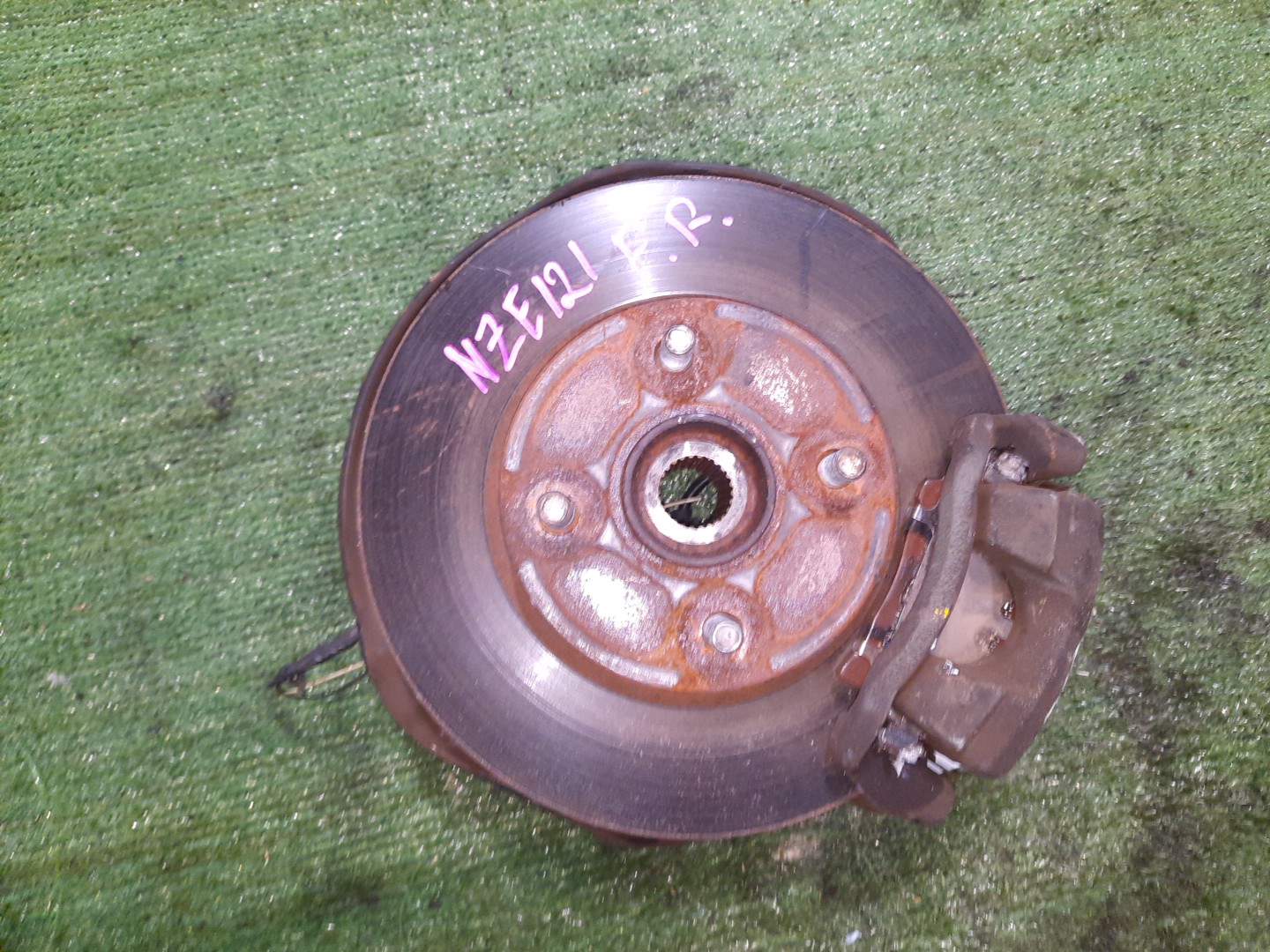Ступица правая передняя TOYOTA COROLLA, COROLLA FIELDER, ALLEX, COROLLA RUNX NZE121, NZE121G 1NZ-FE 1 ракурс Ступица правая передняя TOYOTA COROLLA, COROLLA FIELDER, ALLEX, COROLLA RUNX NZE121, NZE121G 1NZ-FE 1 ракурс